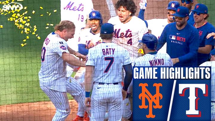Mets celebrate walk-off win.