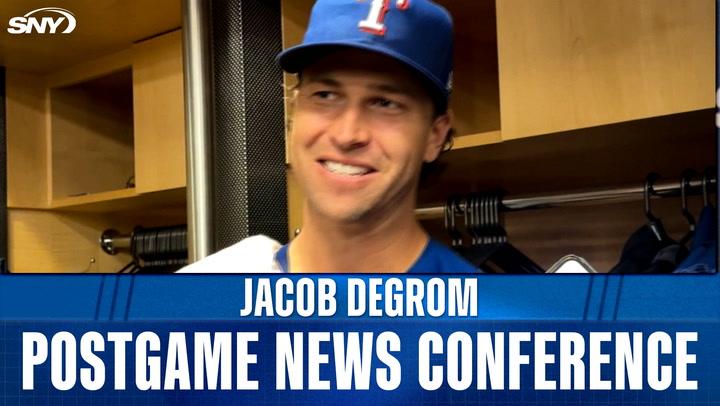 Jacob deGrom smiling in locker.