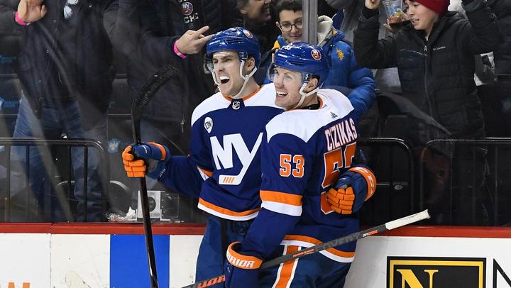 Ryan Pulock & Casey Cizikas size up Isles' play during long road trip | Islanders News Conference