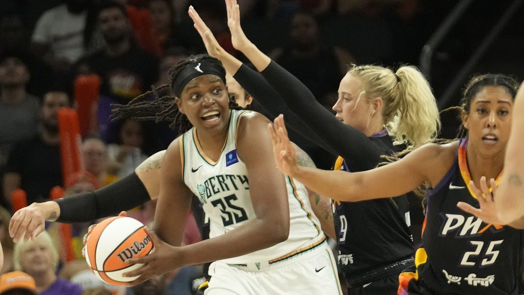 New York Liberty forward Jonquel Jones (35) looks to pass against Phoenix Mercury guard Sophie Cunningham (9) during the second quarter at Footprint Center on Aug. 26, 2024, in Phoenix. / Michael Chow/The Republic / USA TODAY NETWORK