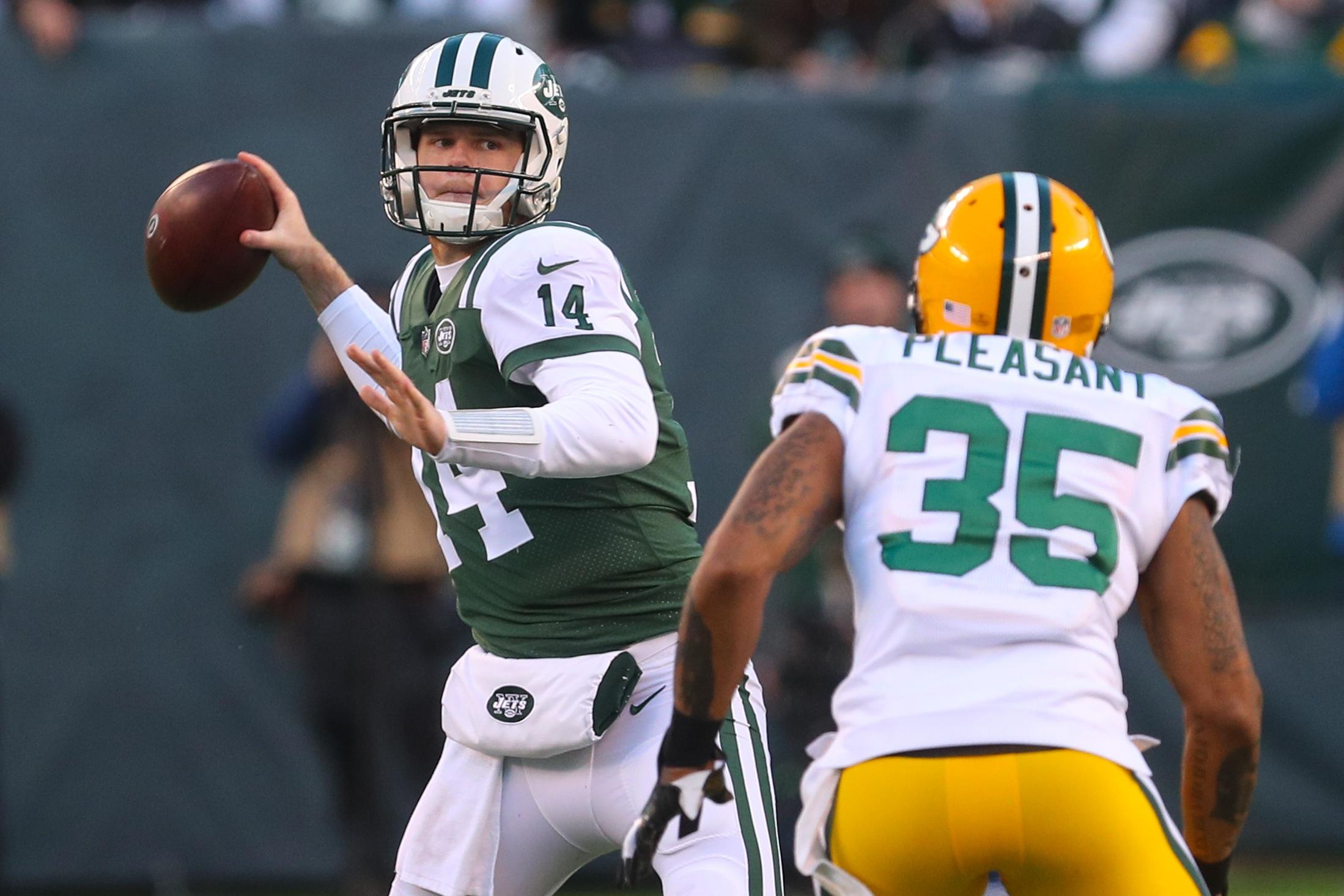 Dec 23, 2018; East Rutherford, NJ, USA; New York Jets quarterback Sam Darnold (14) throws a pass while Green Bay Packers defensive back Eddie Pleasant (35) defends during the second half at MetLife Stadium. Mandatory Credit: Ed Mulholland-USA TODAY Sports