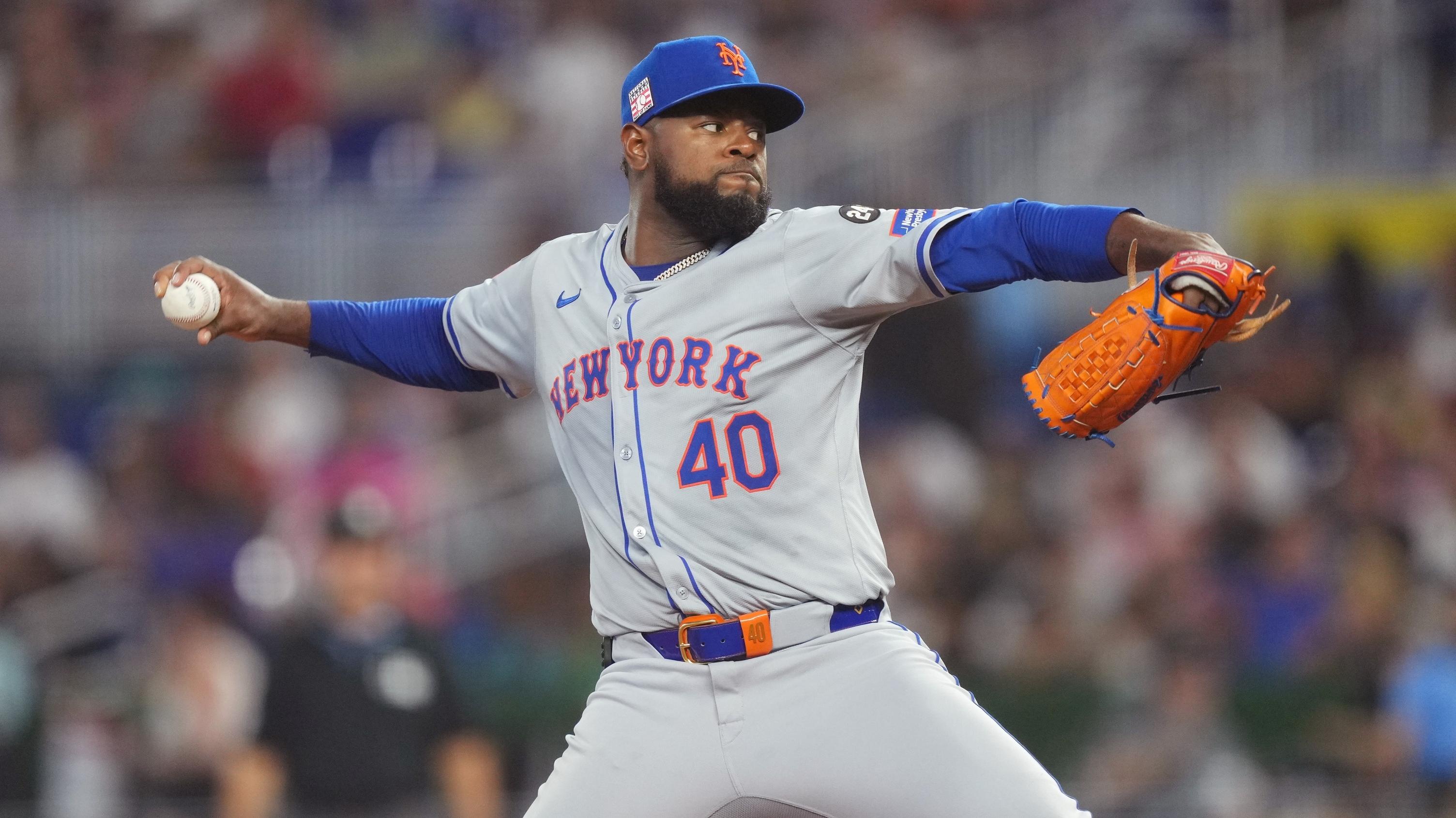 Jul 20, 2024; Miami, Florida, USA; New York Mets starting pitcher Luis Severino (40) throws against the Miami Marlins in the first inning at loanDepot Park. 
