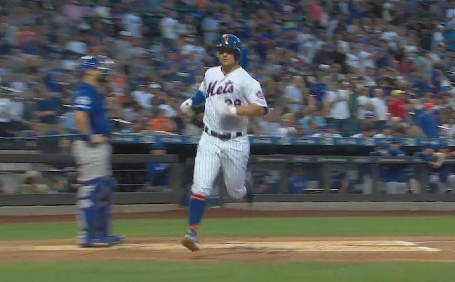 WATCH: J.D. Davis demolishes a home run to center field to give Mets 1-0 lead