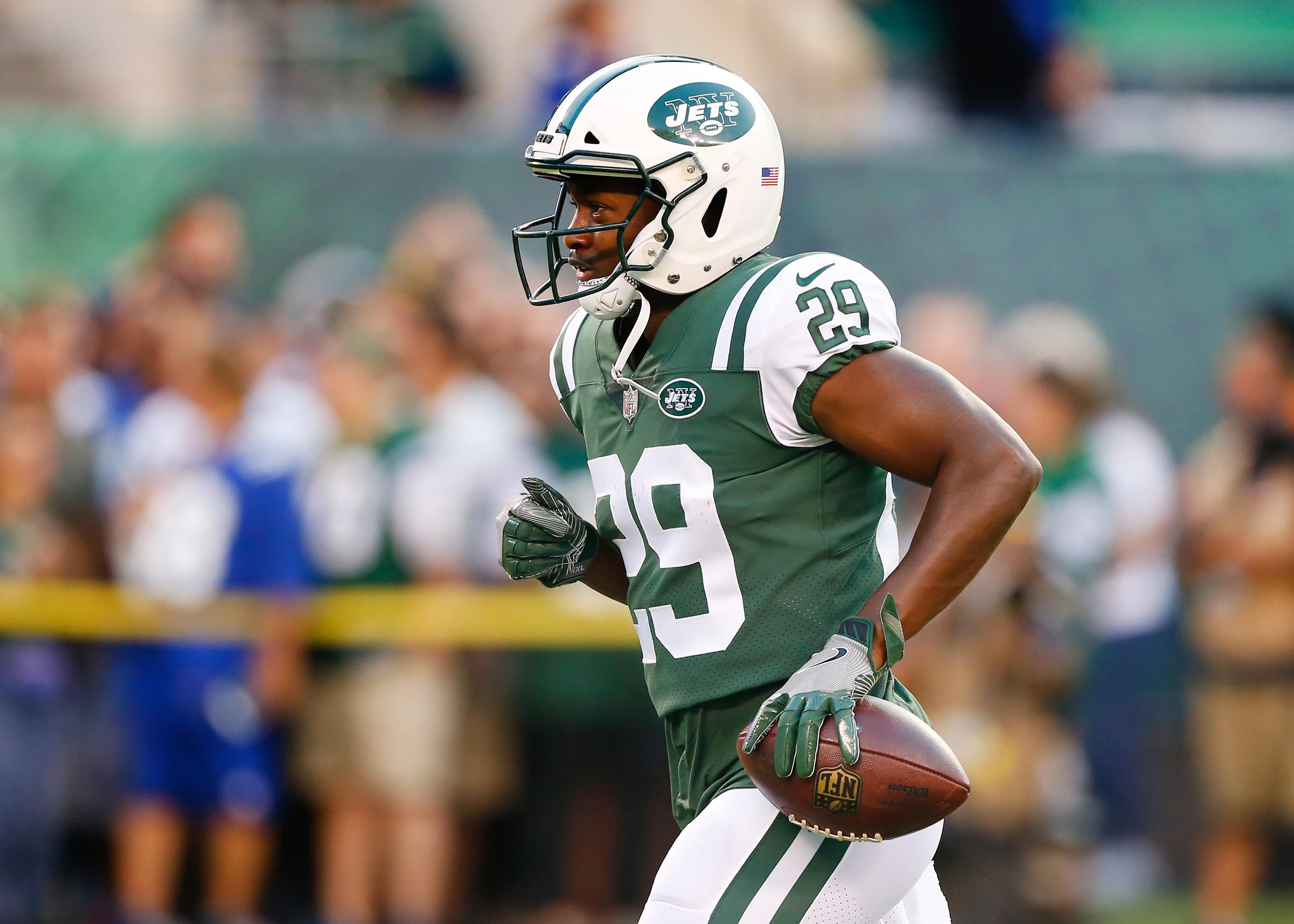 Aug 24, 2018; East Rutherford, NJ, USA; New York Jets running back Bilal Powell (29) during pre game warm up at MetLife Stadium. Mandatory Credit: Noah K. Murray-USA TODAY Sports / Noah K. Murray