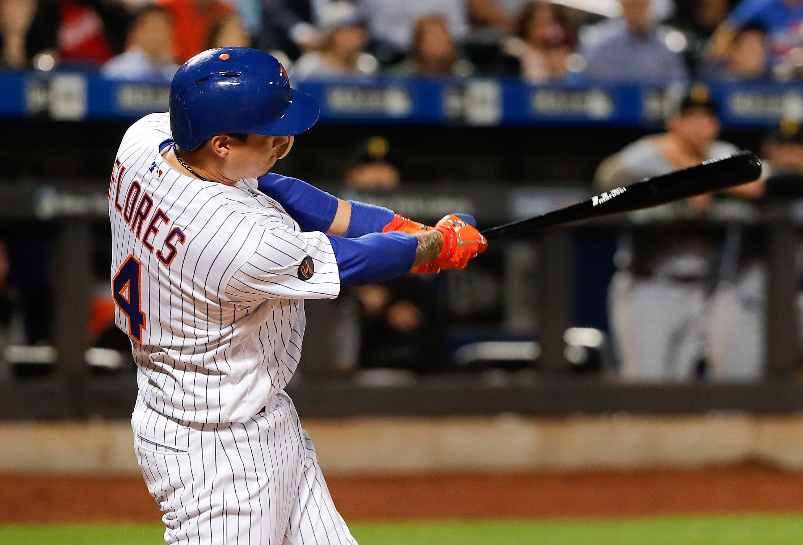 New York Mets' Wilmer Flores (4) connects for a base hit to drive in the winning run against the Pittsburgh Pirates during the tenth inning of a baseball game, Tuesday, June 26, 2018, in New York. The Mets won 4-3. (AP Photo/Julie Jacobson) / Julie Jacobson/AP