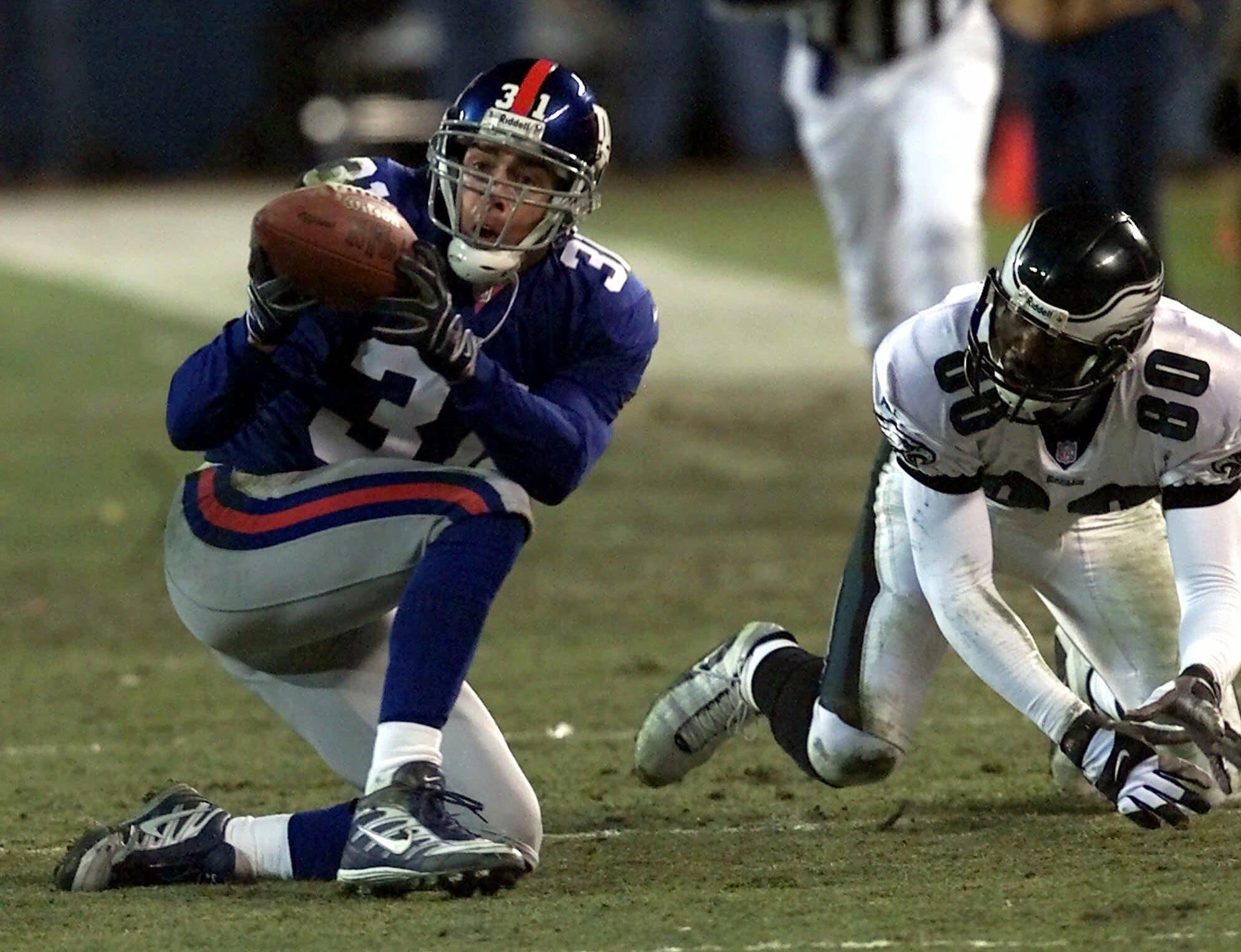 En route to another Super Bowl in 2000, Jason Sehorn made one of the finest defensive plays in Giants history, picking off Donovan McNabb and taking it 32 yards for a touchdown that put the G-Men up, 17-0. Big Blue held on for a 20-10 win. / AP