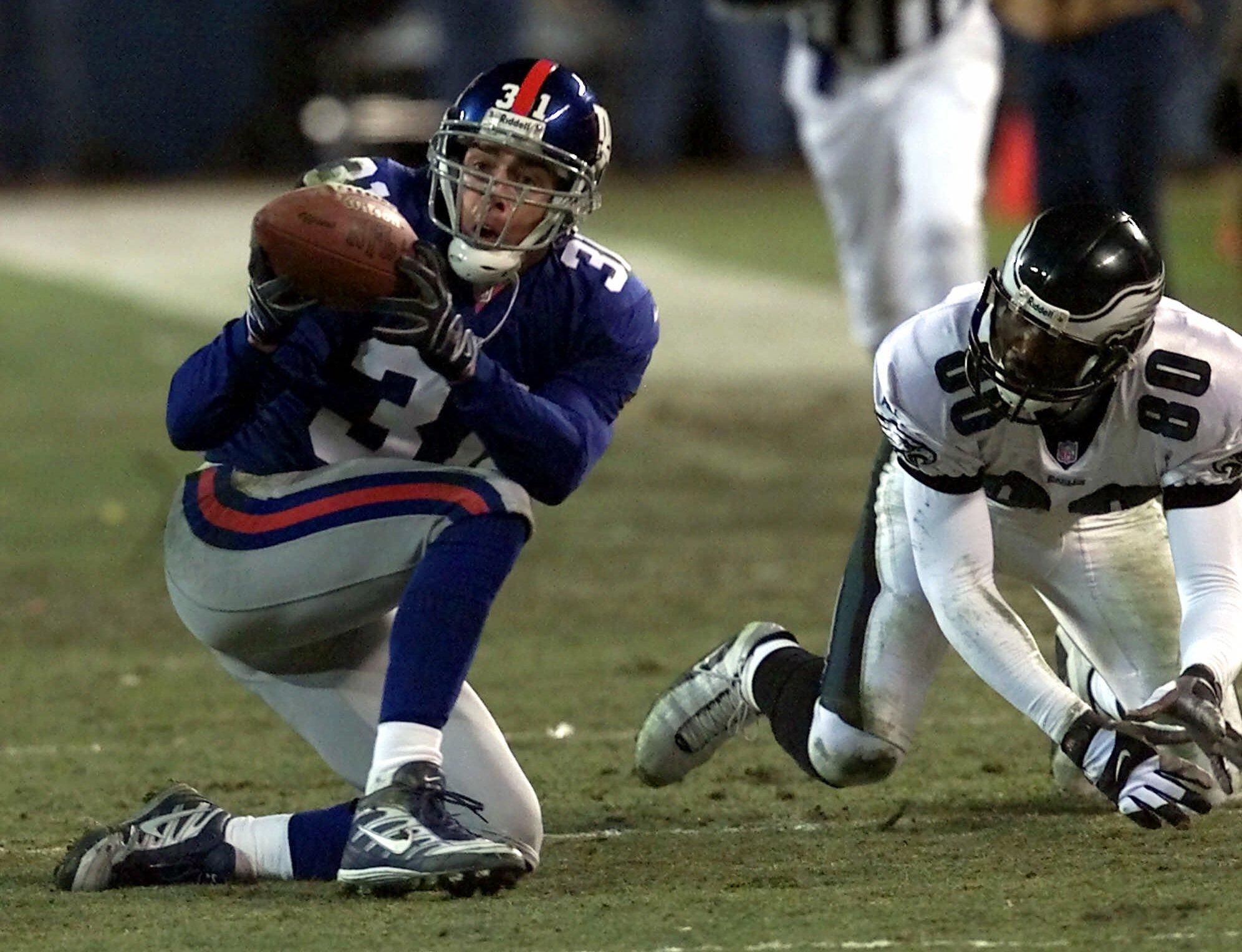 En route to another Super Bowl in 2000, Jason Sehorn made one of the finest defensive plays in Giants history, picking off Donovan McNabb and taking it 32 yards for a touchdown that put the G-Men up, 17-0. Big Blue held on for a 20-10 win.