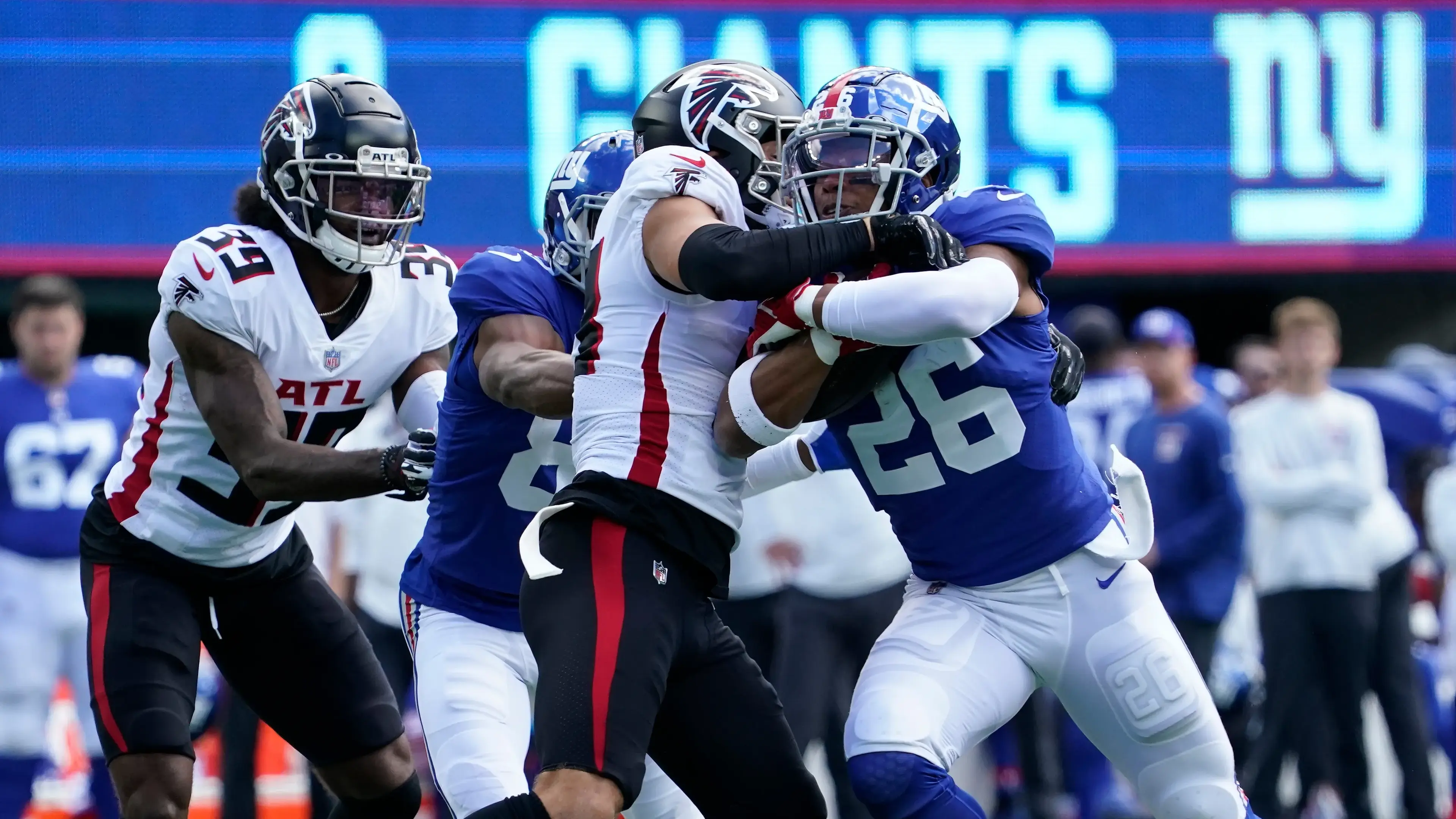 Sep 26, 2021; E. Rutherford, N.J., USA; New York Giants running back Saquon Barkley (26) runs with the ball in the first quarter against the Falcons at MetLife Stadium. Mandatory Credit: Robert Deutsch-USA TODAY Sports / © Robert Deutsch-USA TODAY Sports