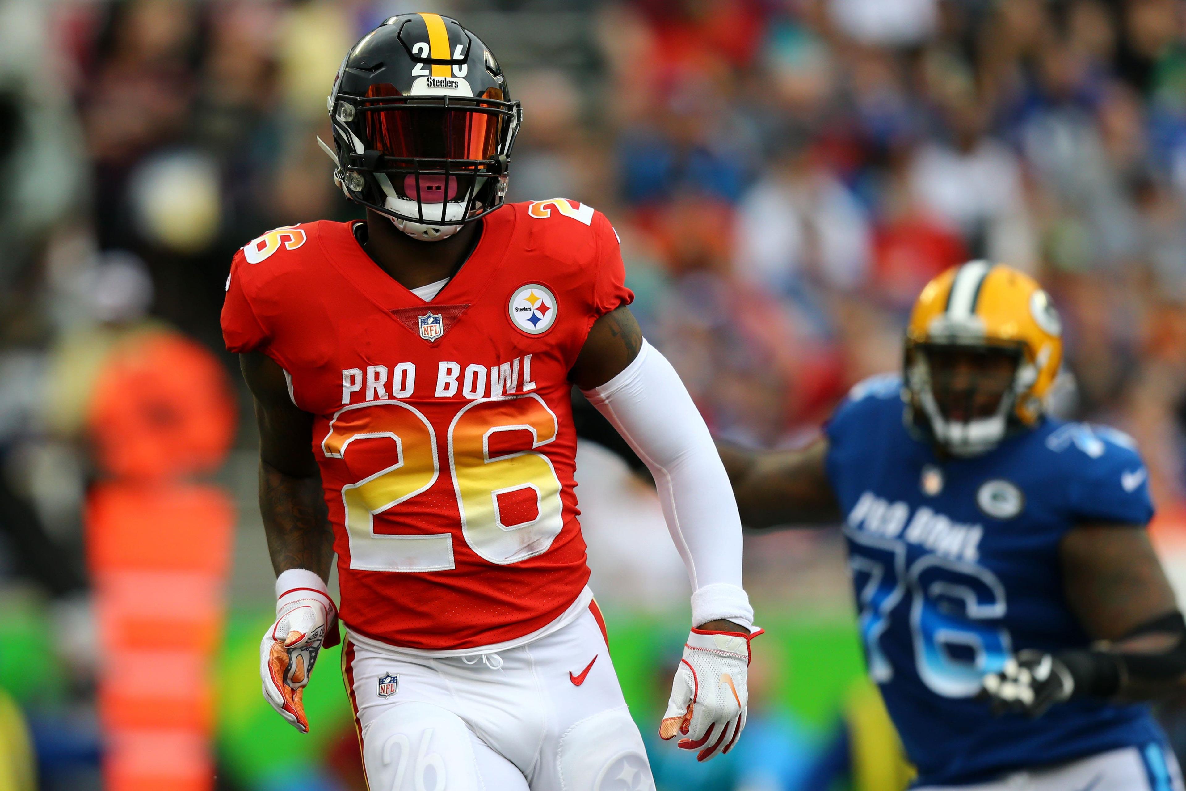 Jan 28, 2018; Orlando, FL, USA; Pittsburgh Steelers running back Le'Veon Bell (26) against the NFC in the 2018 NFL Pro Bowl at Camping World Stadium. Mandatory Credit: Aaron Doster-USA TODAY Sports / Aaron Doster