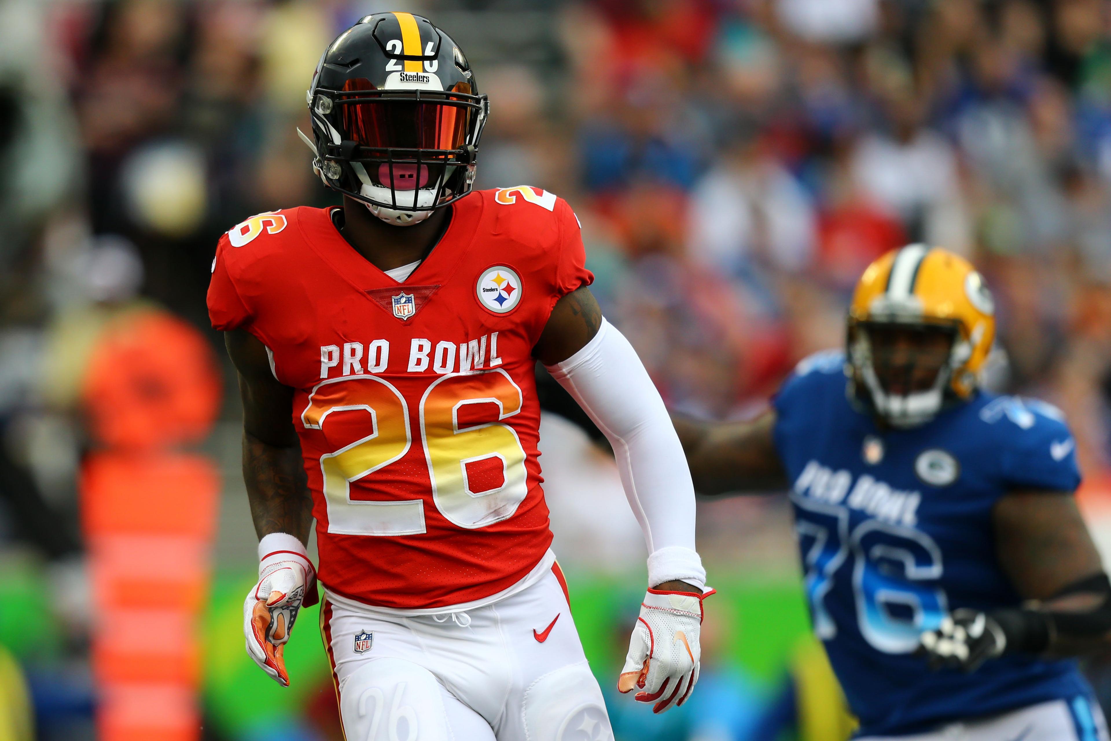 Jan 28, 2018; Orlando, FL, USA; Pittsburgh Steelers running back Le'Veon Bell (26) against the NFC in the 2018 NFL Pro Bowl at Camping World Stadium. Mandatory Credit: Aaron Doster-USA TODAY Sports