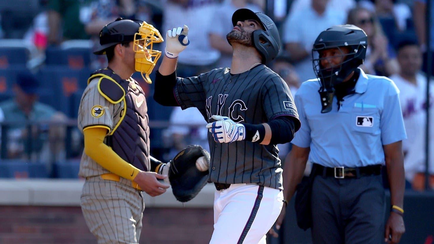 Jun 15, 2024; New York City, New York, USA; New York Mets designated hitter J.D. Martinez (28) celebrates his solo home run against the San Diego Padres during the seventh inning at Citi Field. / Brad Penner-USA TODAY Sports