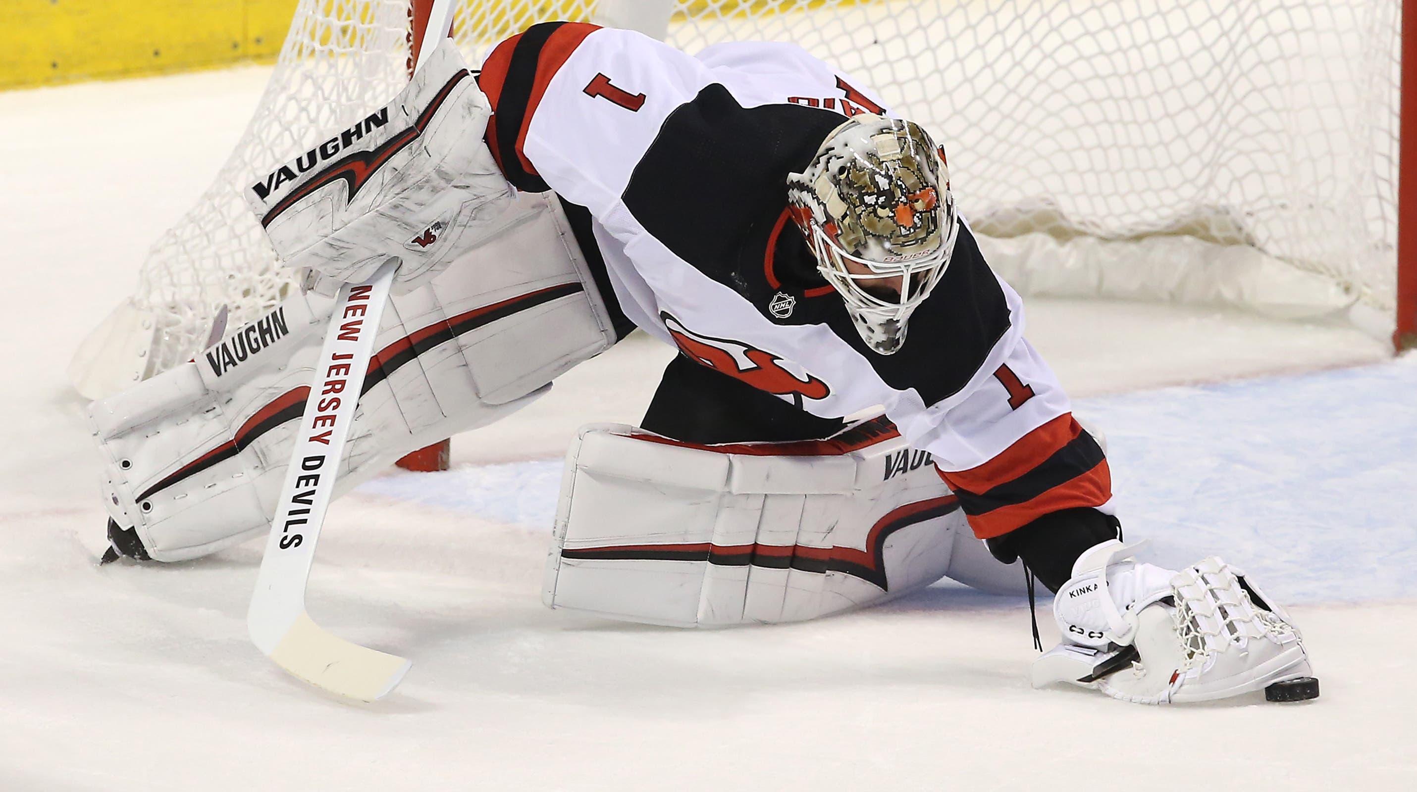 New Jersey Devils goaltender Keith Kinkaid makes a save in the first period of a game against the Florida Panthers at BB&T Center. / Robert Mayer/USA TODAY Sporta