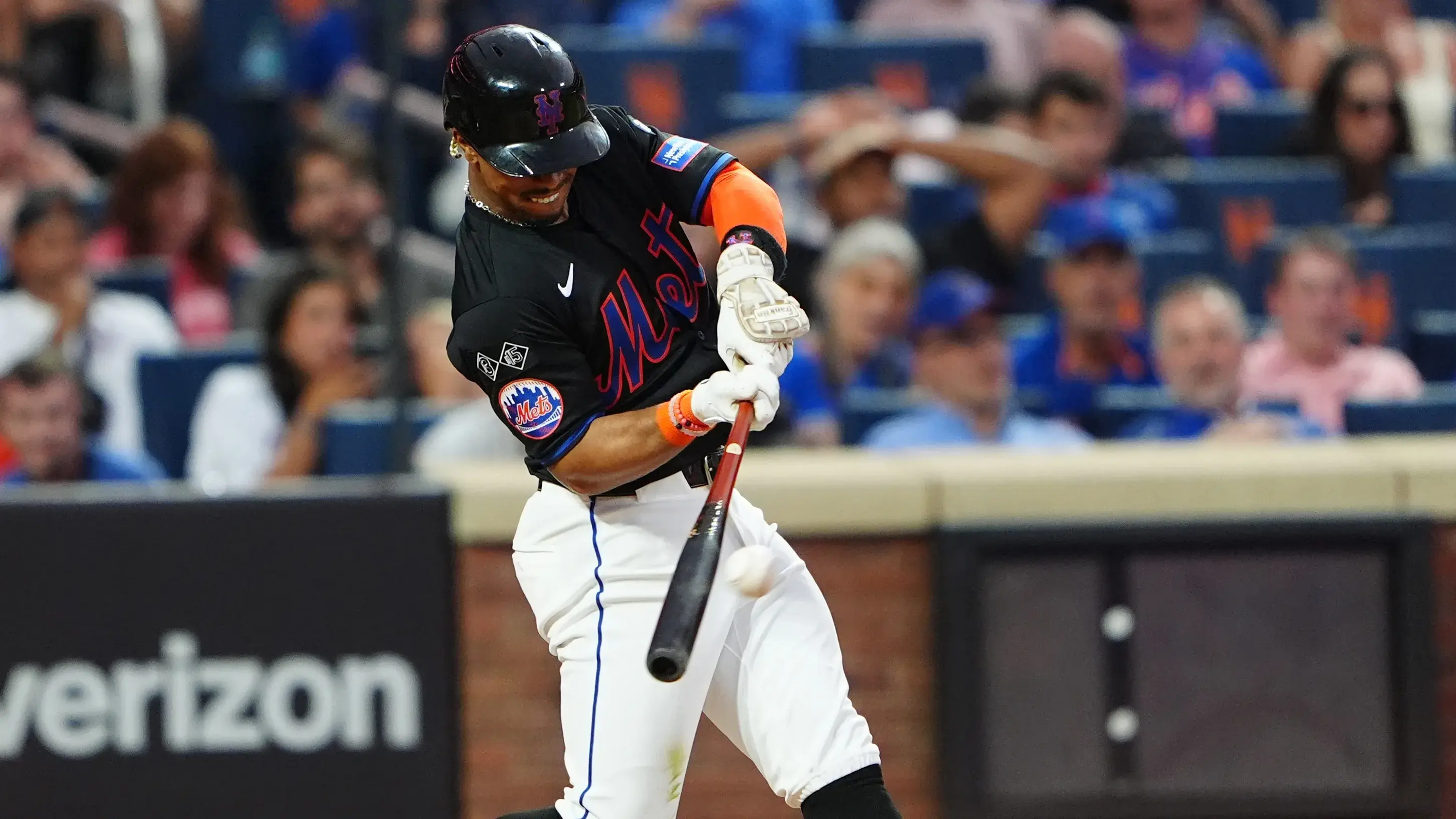 New York Mets shortstop Francisco Lindor (12) hits a two run home run against the Atlanta Braves during the third inning at Citi Field / Gregory Fisher - USA TODAY Sports