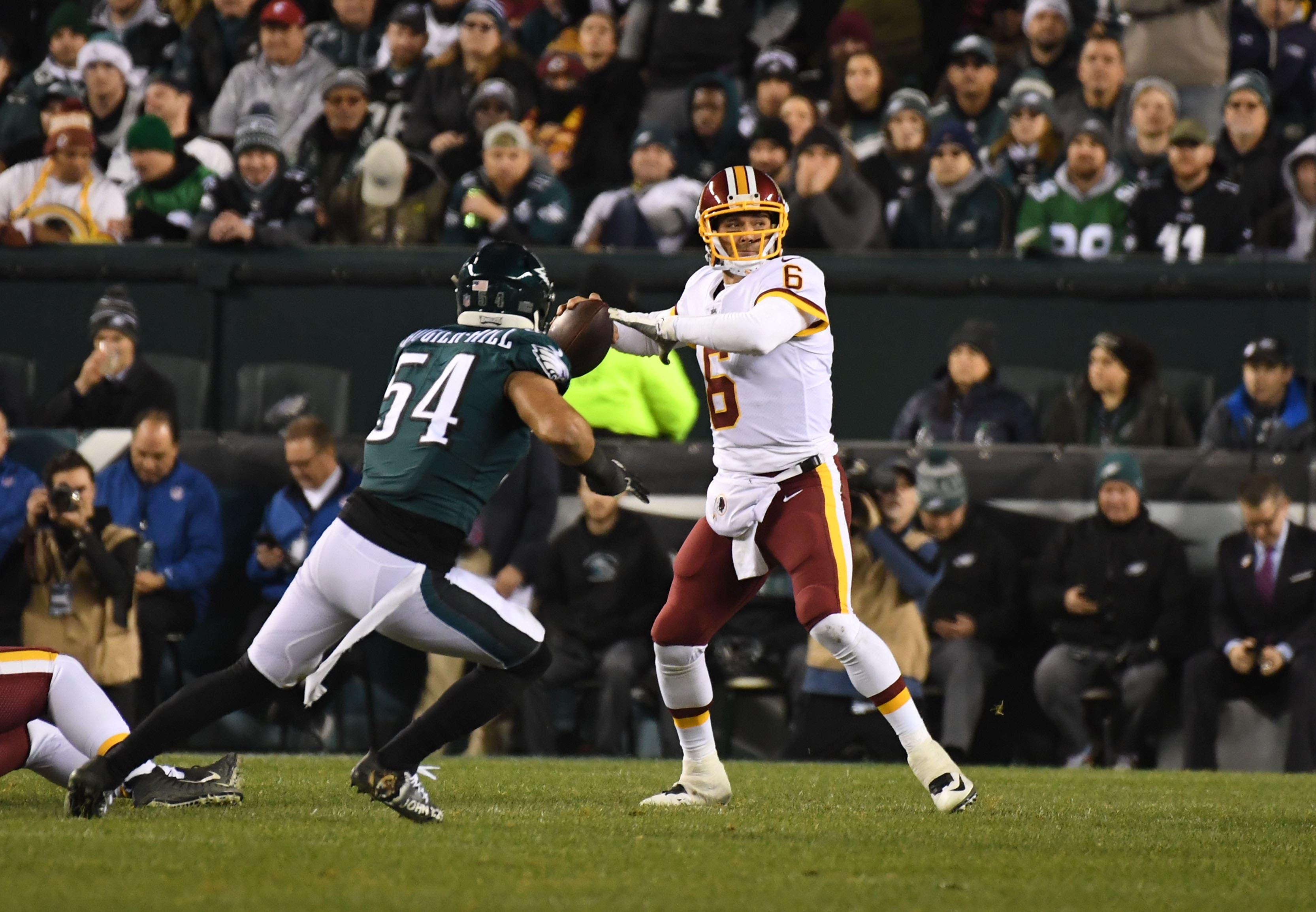 Washington Redskins quarterback Mark Sanchez passes in the second quarter against the Philadelphia Eagles at Lincoln Financial Field. / James Lang/USA TODAY Sports