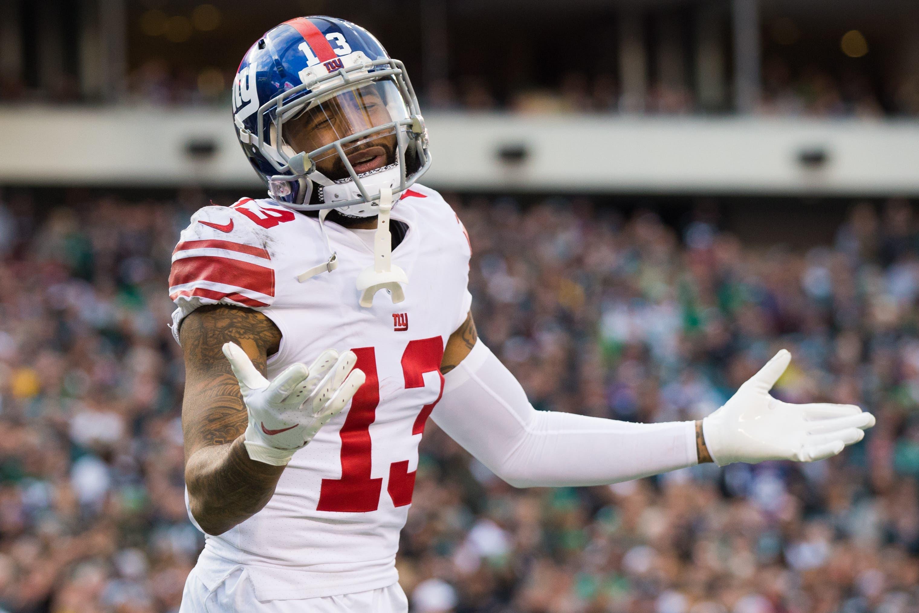 New York Giants wide receiver Odell Beckham Jr. reacts after missing a catch in the end zone during the fourth quarter against the Philadelphia Eagles at Lincoln Financial Field. / Bill Streicher/USA TODAY Sports