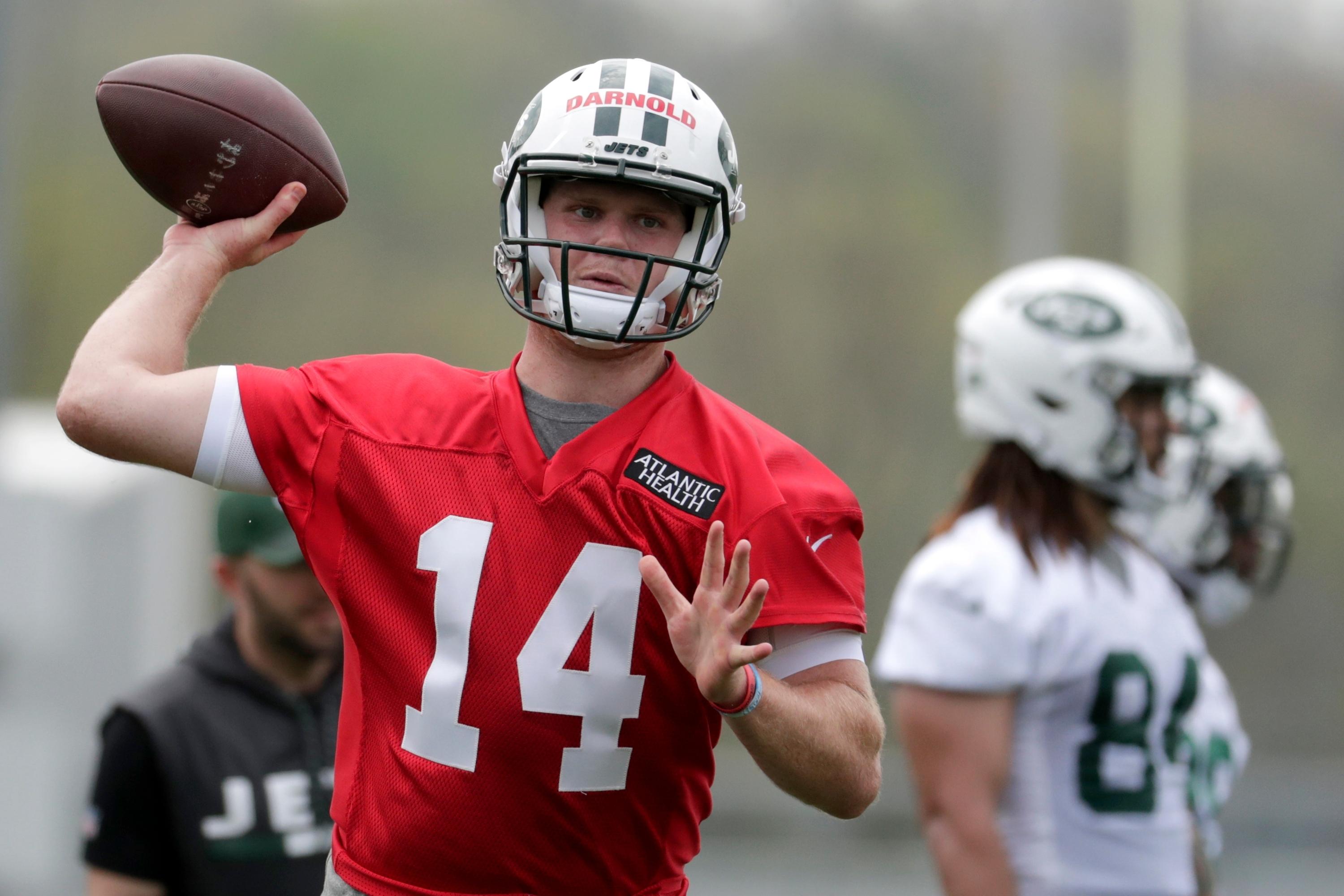 New York Jets first round pick Sam Darnold works out during NFL rookie camp, Friday, May 4, 2018, in Florham Park, N.J. (AP Photo/Julio Cortez)