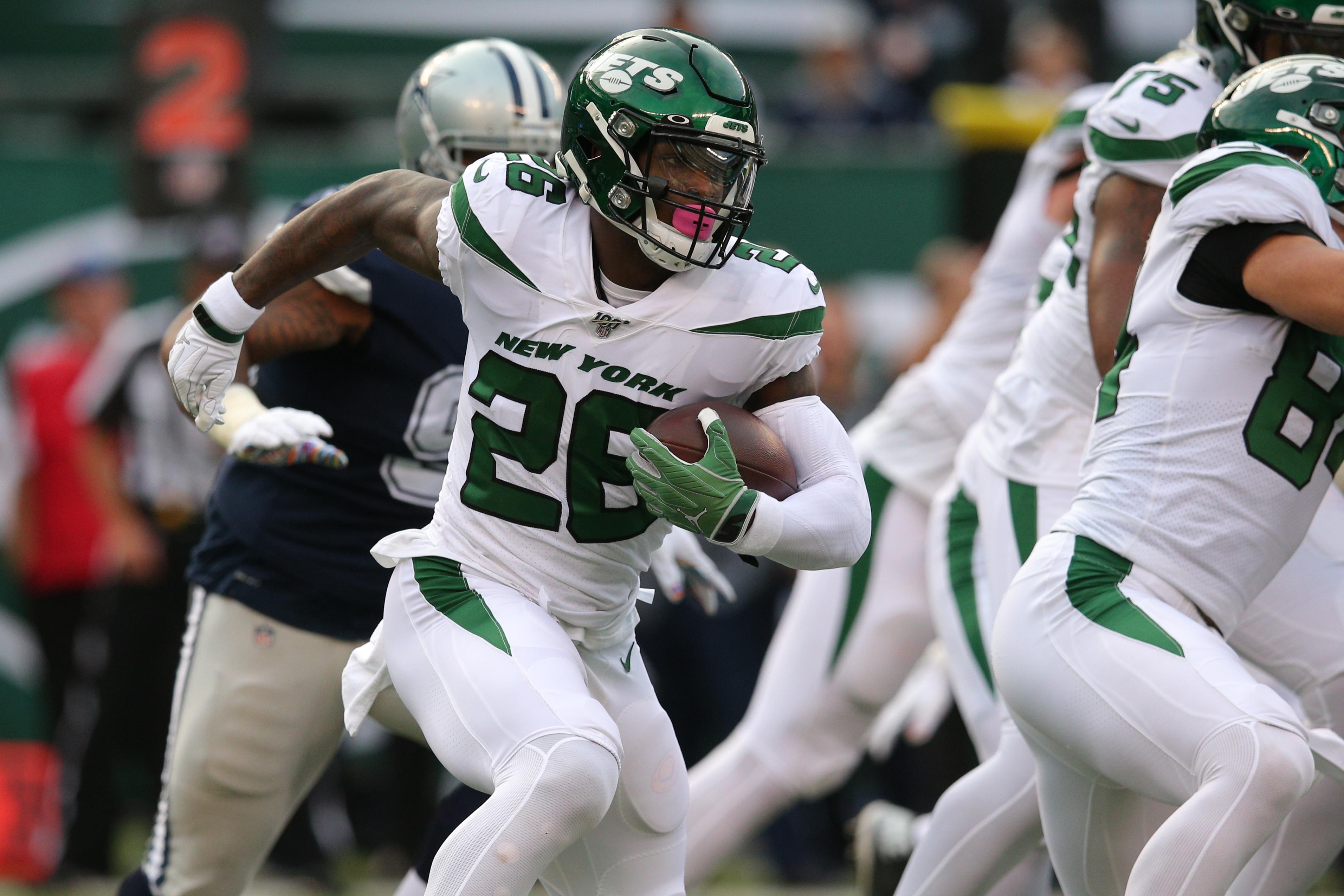 Oct 13, 2019; East Rutherford, NJ, USA; New York Jets running back Le'Veon Bell (26) runs the ball against the Dallas Cowboys during the first quarter at MetLife Stadium. Mandatory Credit: Brad Penner-USA TODAY Sports