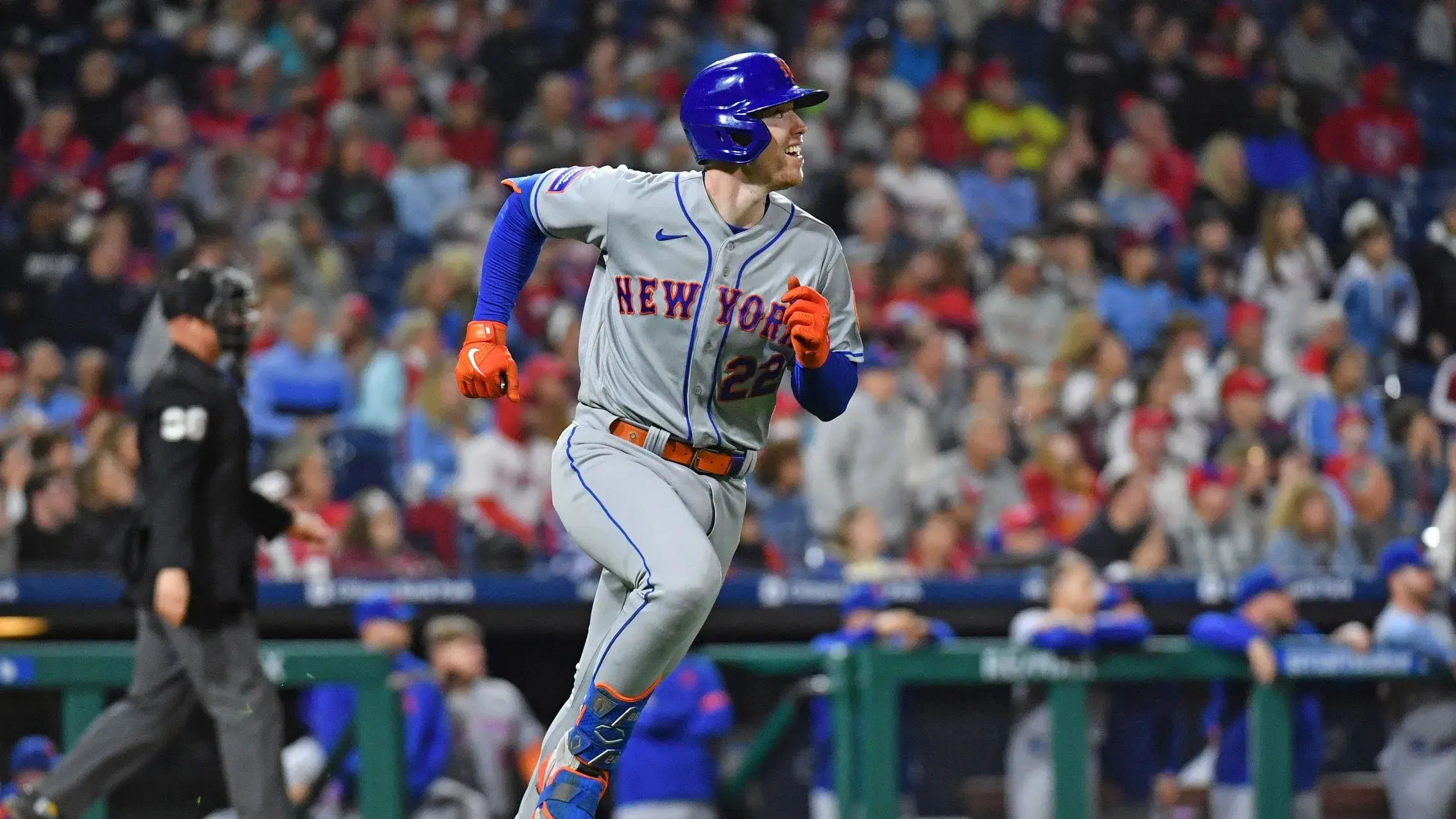 Sep 22, 2023; Philadelphia, Pennsylvania, USA; New York Mets third baseman Brett Baty (22) watches this game-tying home run during the ninth inning against the Philadelphia Phillies at Citizens Bank Park. / Eric Hartline-USA TODAY Sports