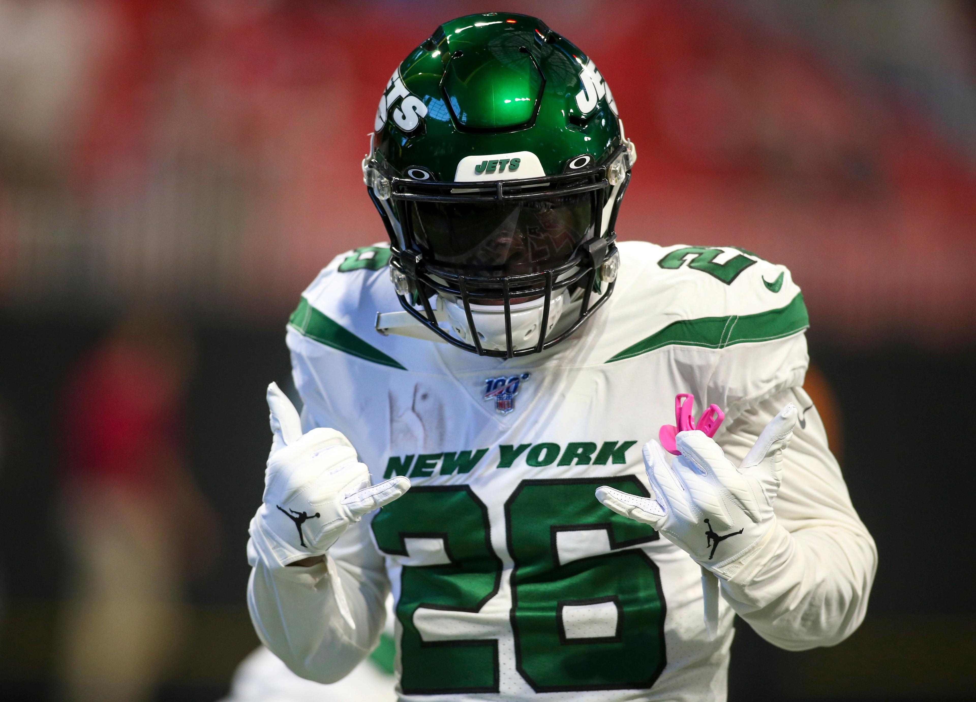 Aug 15, 2019; Atlanta, GA, USA; New York Jets running back Le'Veon Bell (26) prepares for a game against the Atlanta Falcons at Mercedes-Benz Stadium. Mandatory Credit: Brett Davis-USA TODAY Sports / Brett Davis