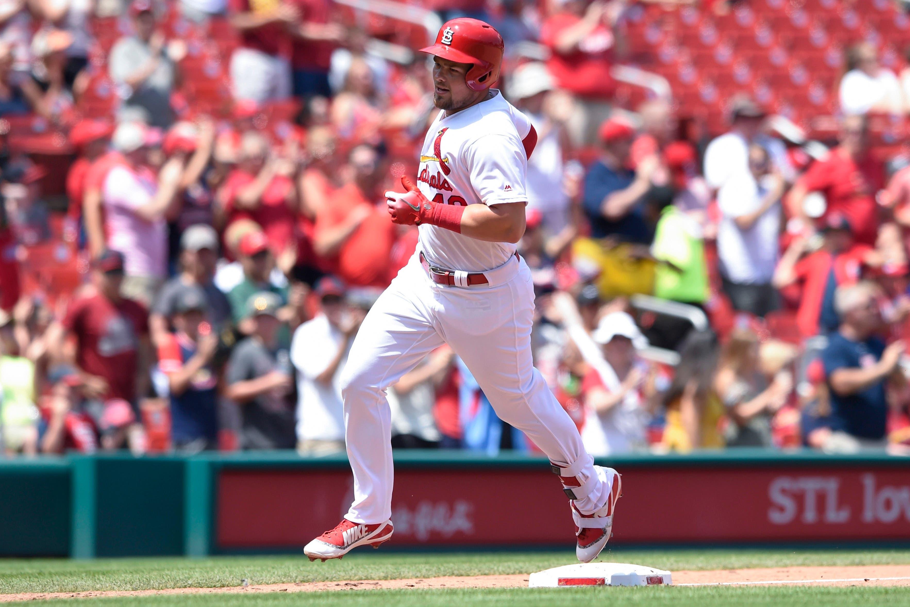 Jun 7, 2018; St. Louis, MO, USA; St. Louis Cardinals first baseman Luke Voit (40) rounds third base after hitting a solo home run off of the Miami Marlins during the seventh inning at Busch Stadium. Mandatory Credit: Joe Puetz-USA TODAY Sports / Joe Puetz