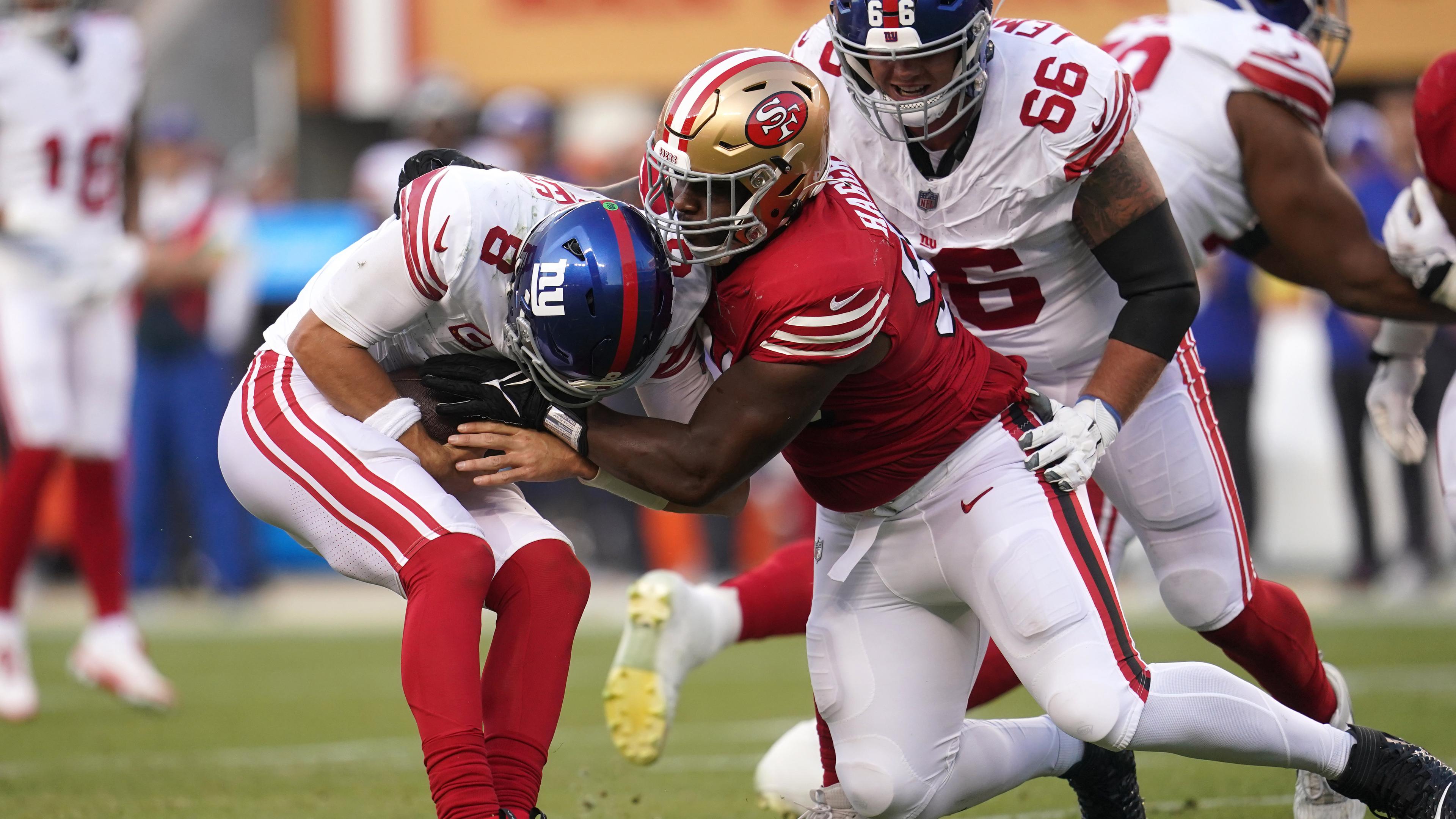 New York Giants quarterback Daniel Jones (8) is sacked by San Francisco 49ers defensive tackle Javon Hargrave (98) in the second quarter at Levi's Stadium. / Cary Edmondson-USA TODAY Sports
