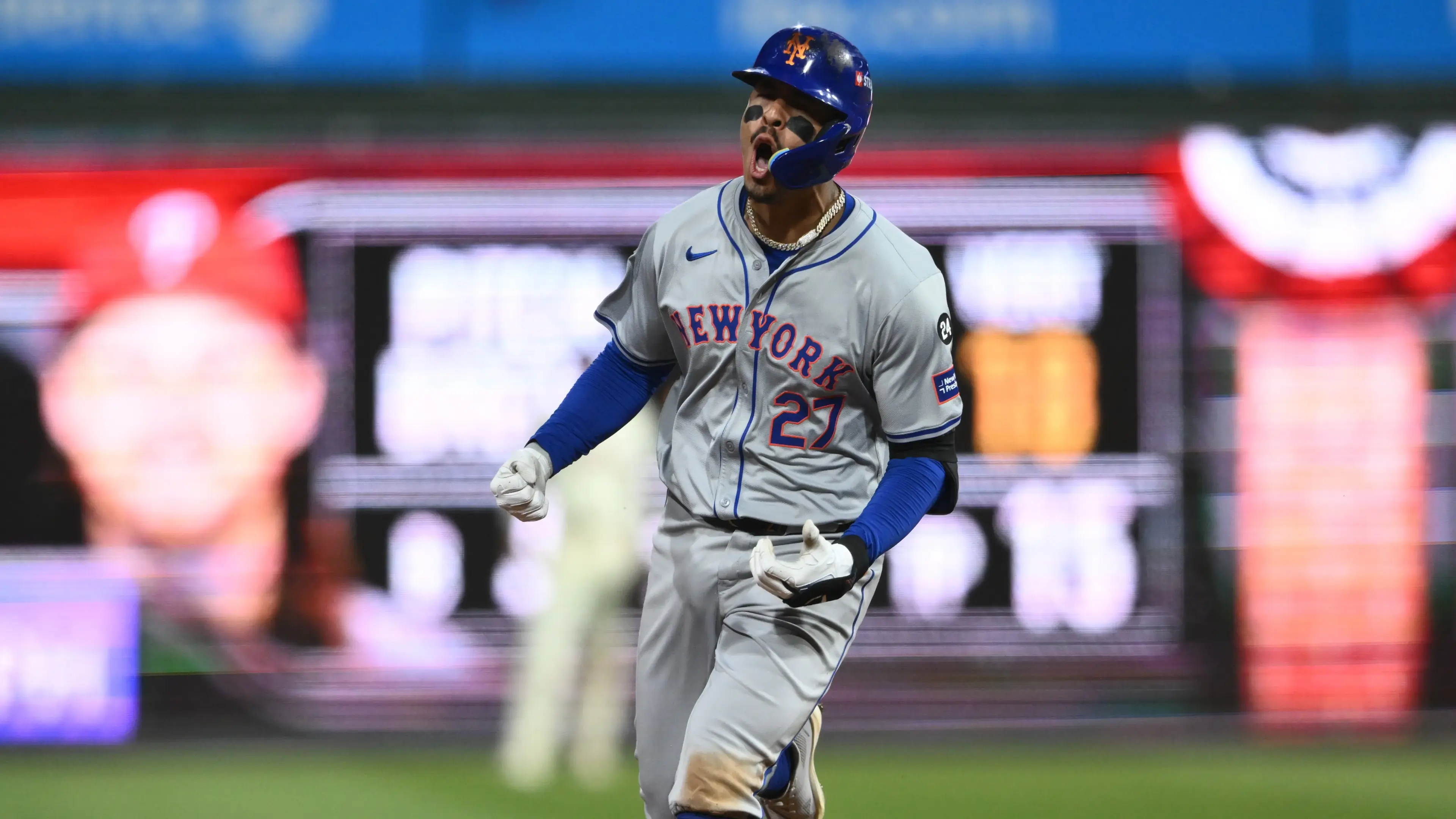 New York Mets third base Mark Vientos (27) reacts after hitting a two run home run in the ninth inning against the Philadelphia Phillies during game two of the NLDS for the 2024 MLB Playoffs at Citizens Bank Park / Kyle Ross - Imagn Images