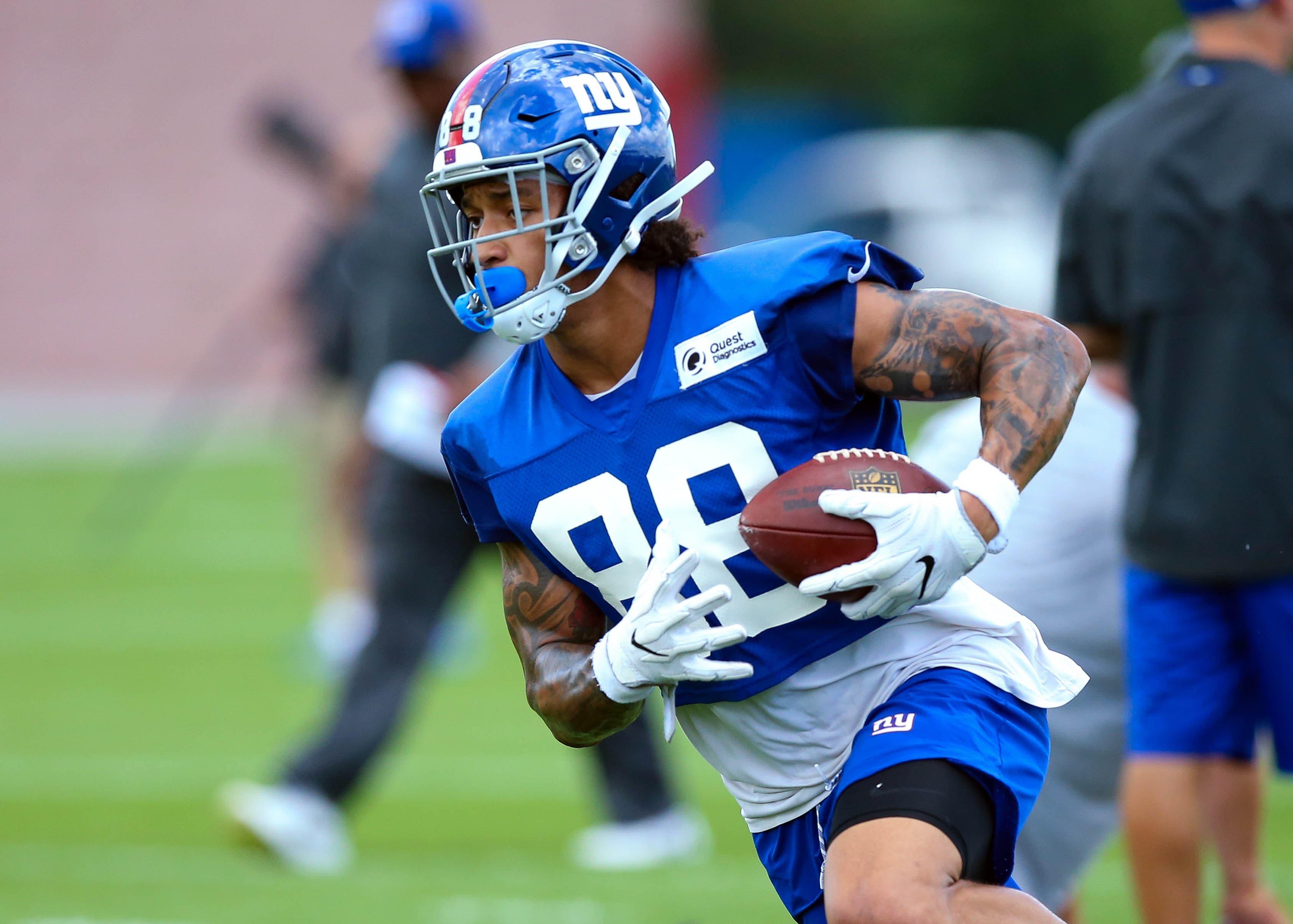 Evan Engram (88) carries the ball during training camp at Quest Diagnostics Training Center. Mandatory Credit: Vincent Carchietta-USA TODAY Sports / Vincent Carchietta