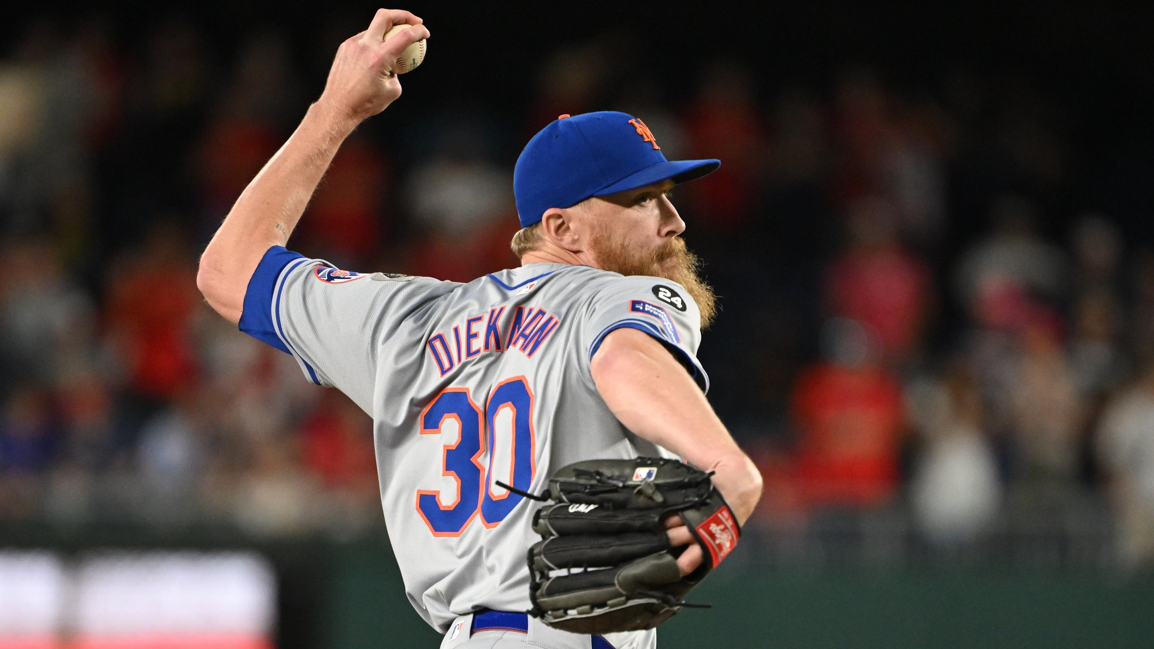 New York Mets relief pitcher Jake Diekman (30) throws a pitch against the Washington Nationals during the ninth inning at Nationals Park / Rafael Suanes - USA TODAY Sports