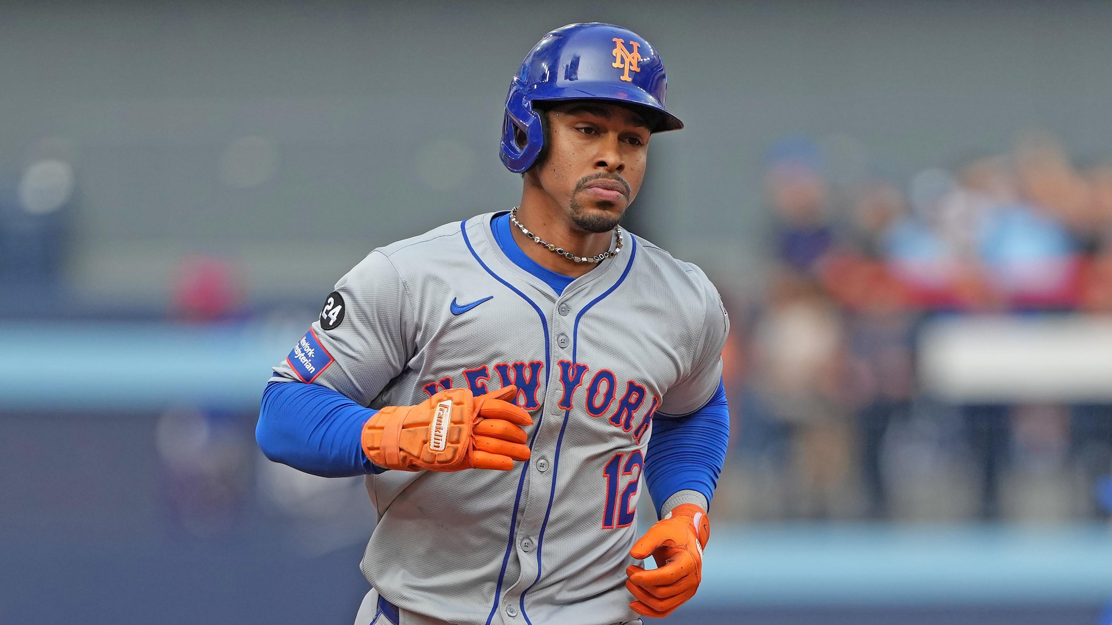 Mets' Francisco Lindor exits Sunday's game vs. Phillies in second inning