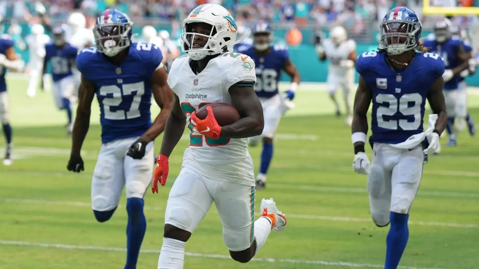Miami Dolphins running back De'Von Achane (28) breaks free for a 76-yard touchdown run against the New York Giants during the first half of an NFL game at Hard Rock Stadium in Miami Gardens, October 8, 2023. / Jim Rassol / USA TODAY NETWORK