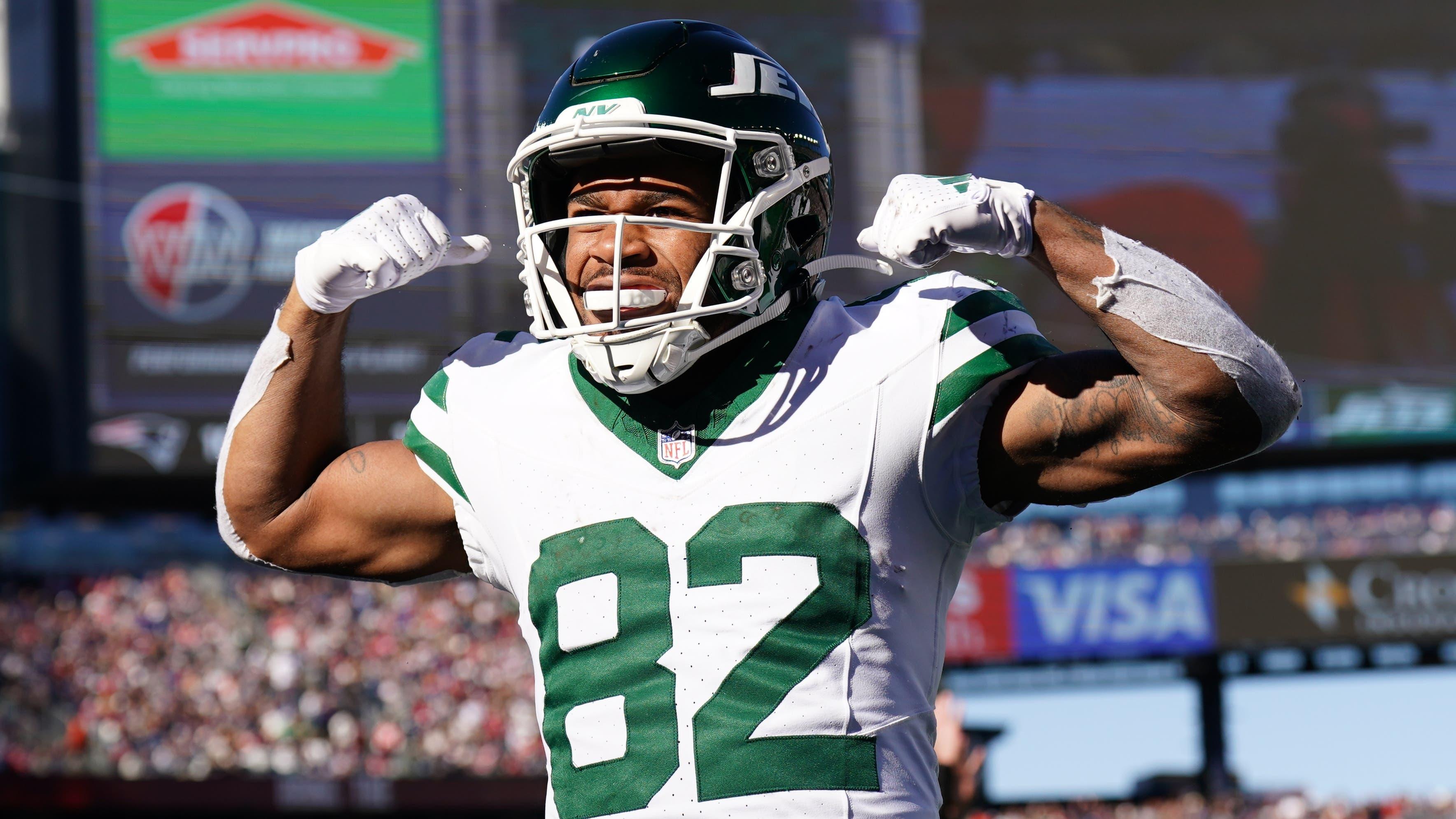 New York Jets wide receiver Xavier Gipson (82) reacts after his touchdown catch against the New England Patriots in the second quarter at Gillette Stadium