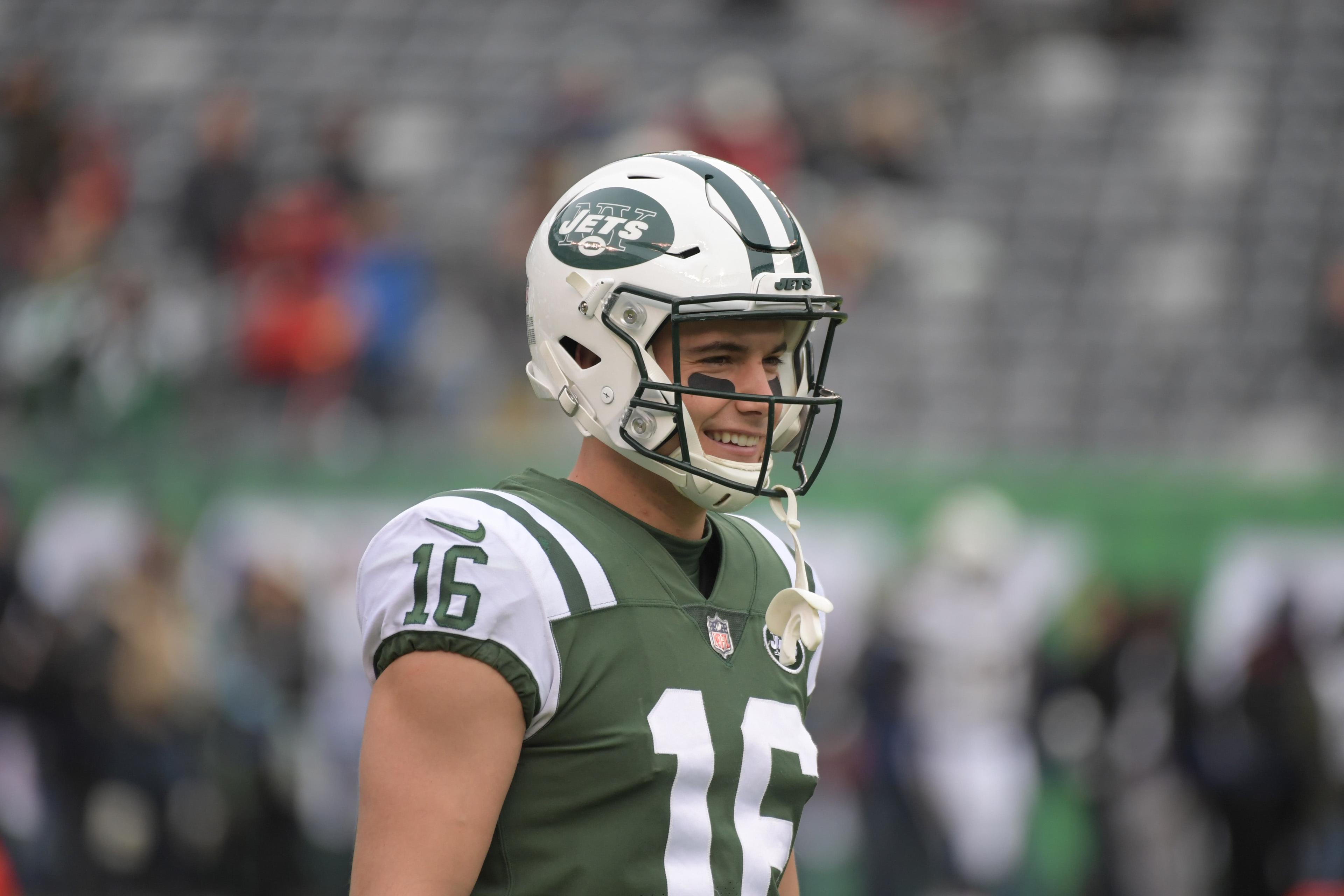 Dec 24, 2017; East Rutherford, NJ, USA; New York Jets wide receiver Chad Hansen (16) reacts during an NFL football game against the Los Angeles Chargers at MetLife Stadium. Mandatory Credit: Kirby Lee-USA TODAY Sports / Kirby Lee