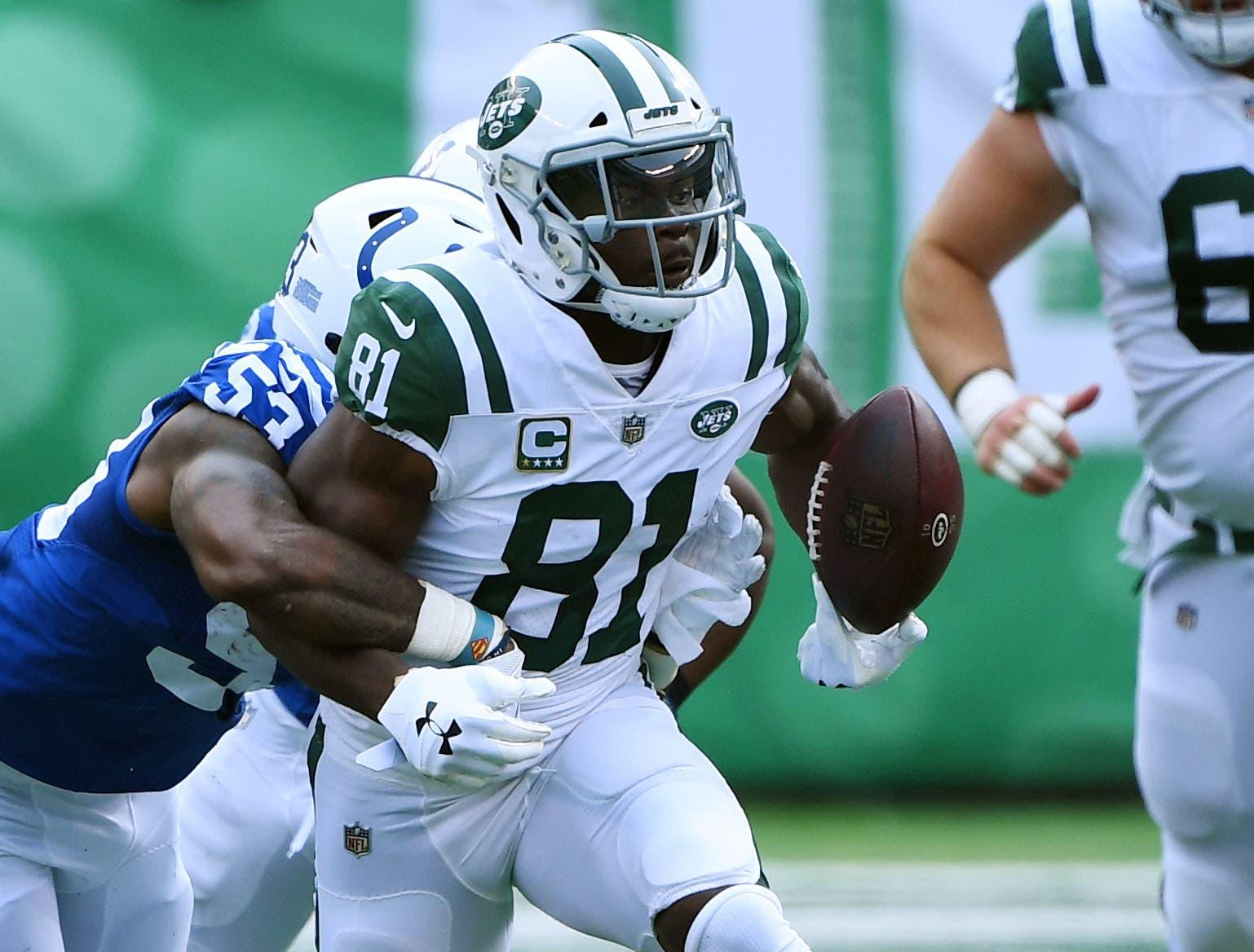 New York Jets wide receiver Quincy Enunwa fumbles the ball in the second quarter after a hit by Indianapolis Colts linebacker Darius Leonard at MetLife Stadium. / Robert Deutsch/USA TODAY Sports