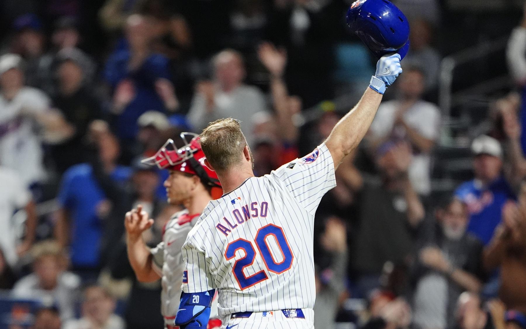 SEE IT: Pete Alonso receives standing ovation in potential final Mets home game