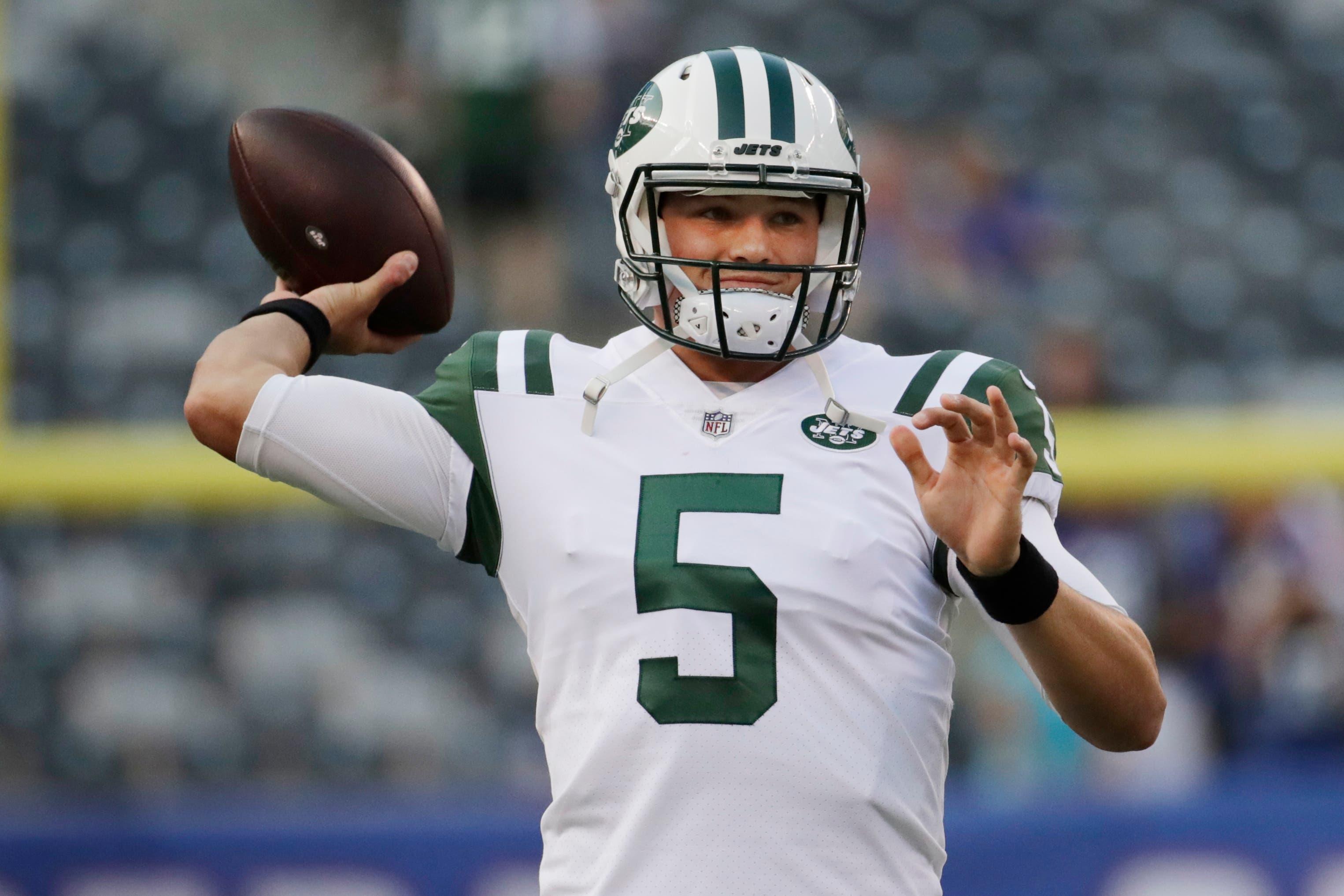 New York Jets quarterback Christian Hackenberg (5) warms up before a preseason NFL football game against the New York Giants Saturday, Aug. 26, 2017, in East Rutherford, N.J. (AP Photo/Julio Cortez) / Julio Cortez/AP