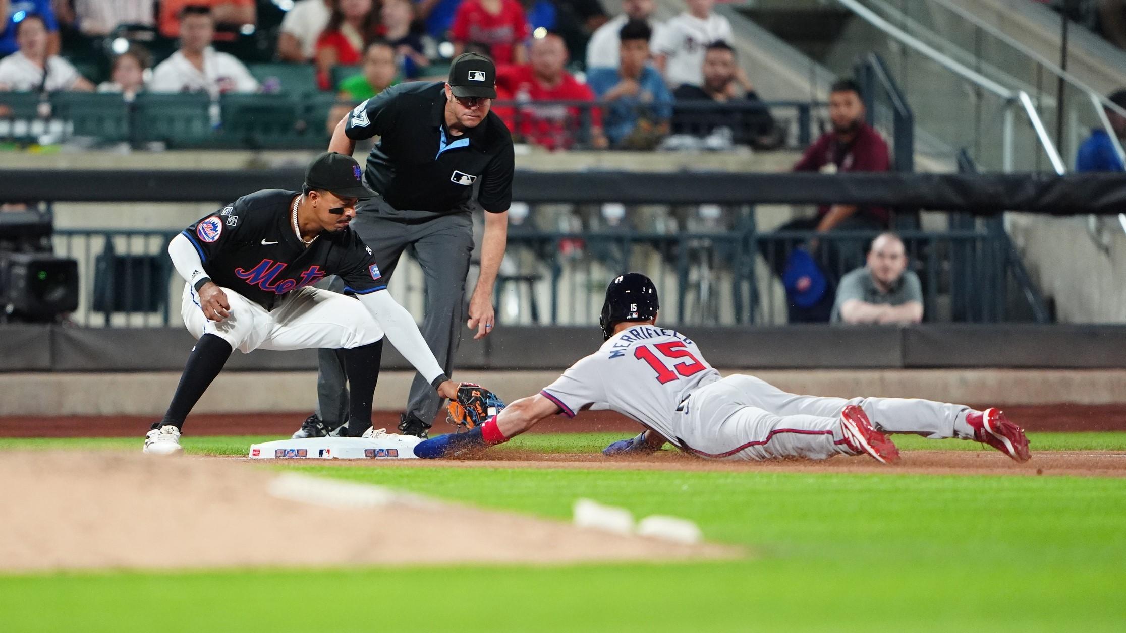 Jul 25, 2024; New York City, New York, USA; New York Mets third baseman Mark Vientos (27) tags out Atlanta Braves right fielder Brian Anderson (15) attempting to steal third base during the ninth inning at Citi Field.