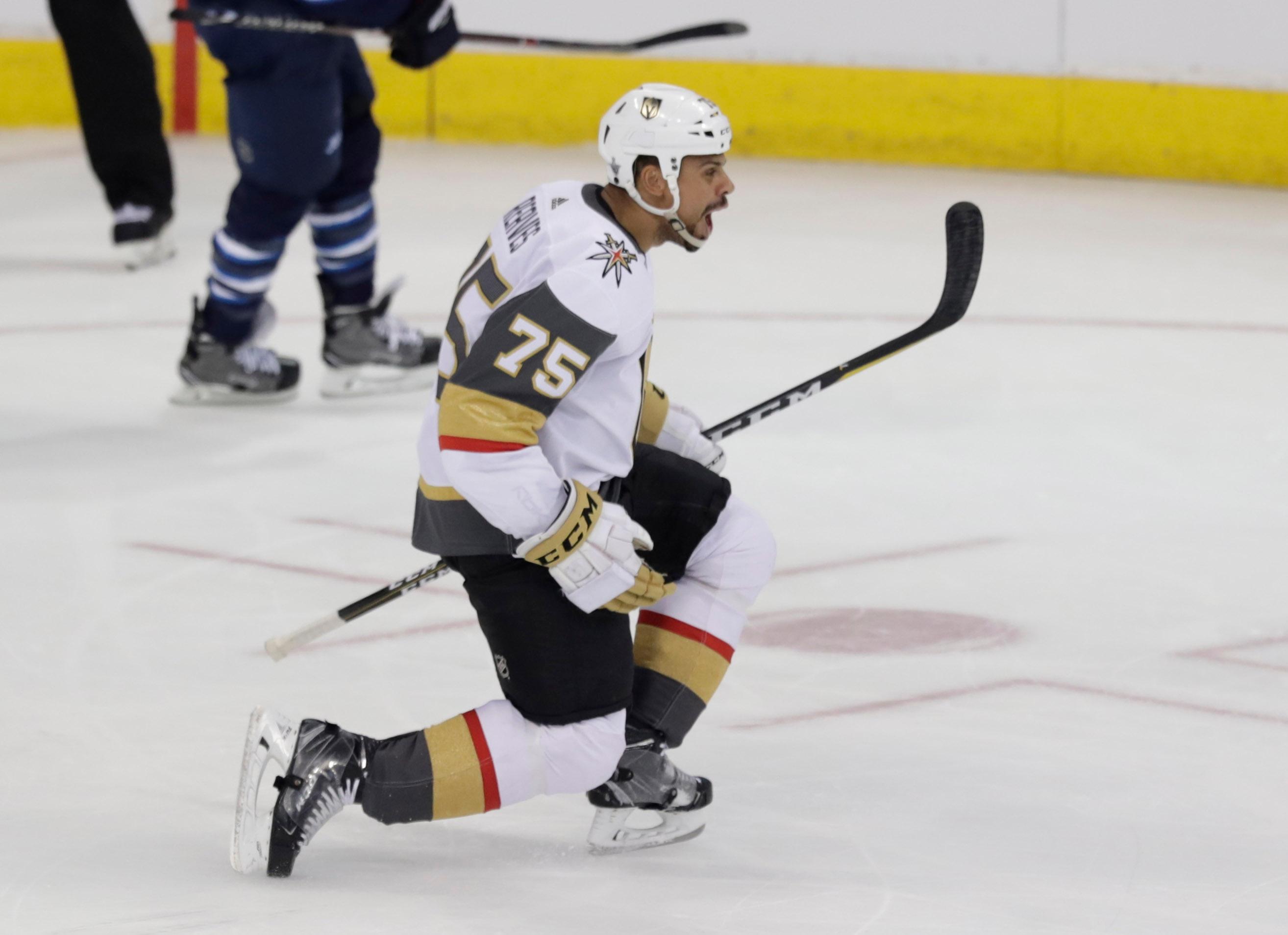 Ryan Reaves reportedly staying with Vegas