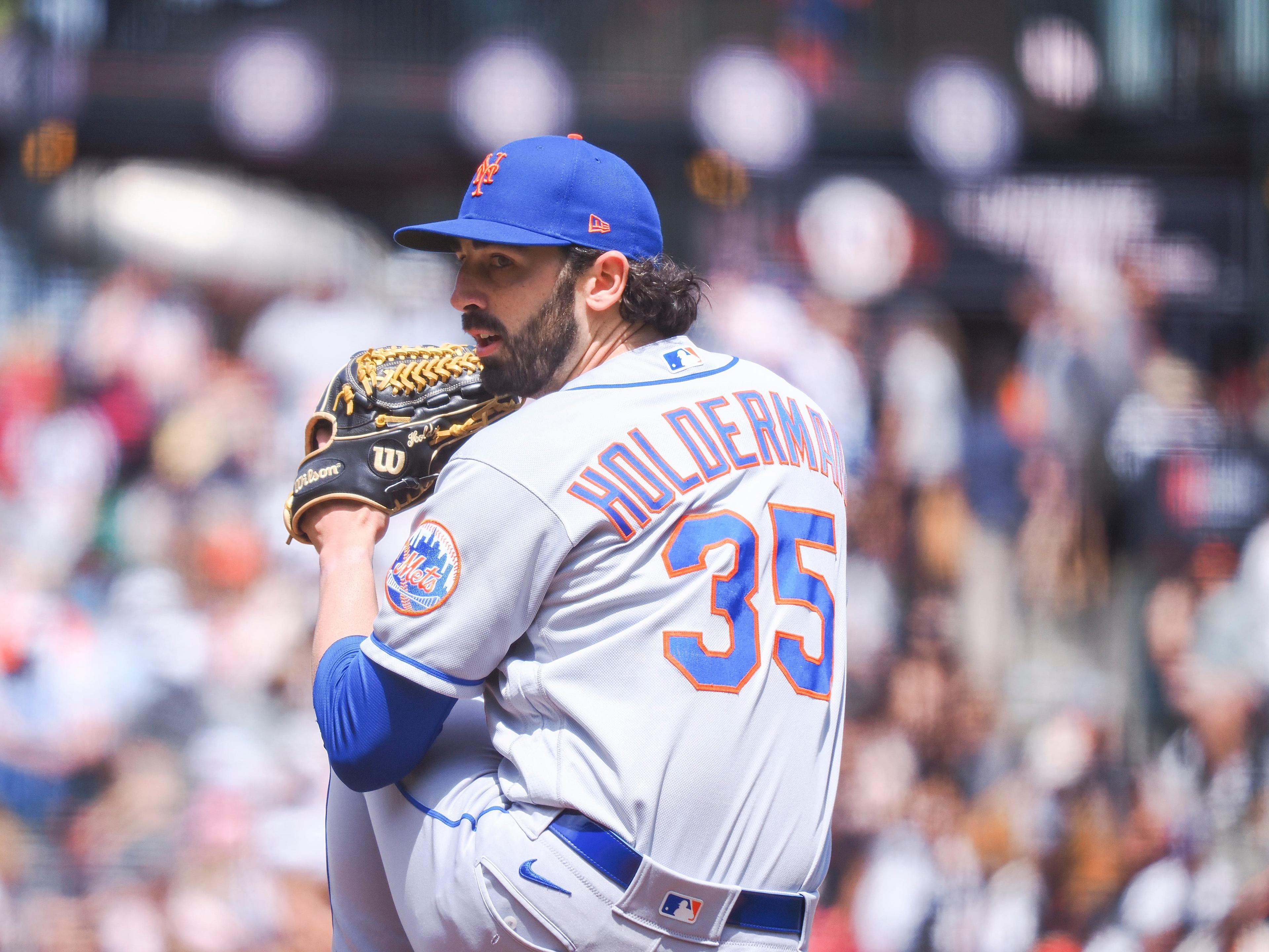 New York Mets relief pitcher Colin Holderman (35) pitches the ball against the San Francisco Giants during the sixth inning at Oracle Park. / Kelley L Cox-USA TODAY Sports