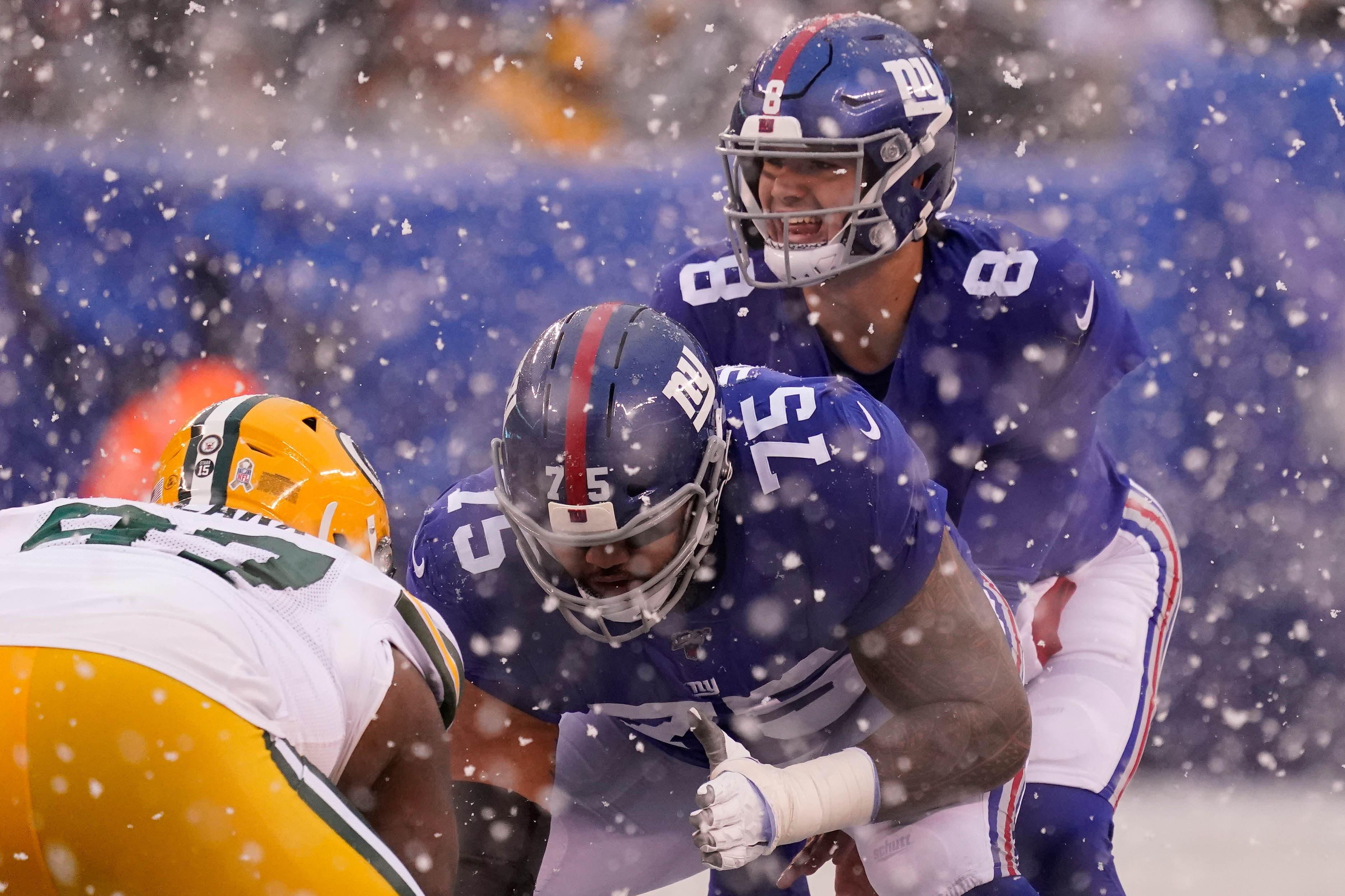 Dec 1, 2019; East Rutherford, NJ, USA; 
New York Giants quarterback Daniel Jones (8) calls a play against the Packers at MetLife Stadium. Mandatory Credit: Robert Deutsch-USA TODAY Sports / Robert Deutsch