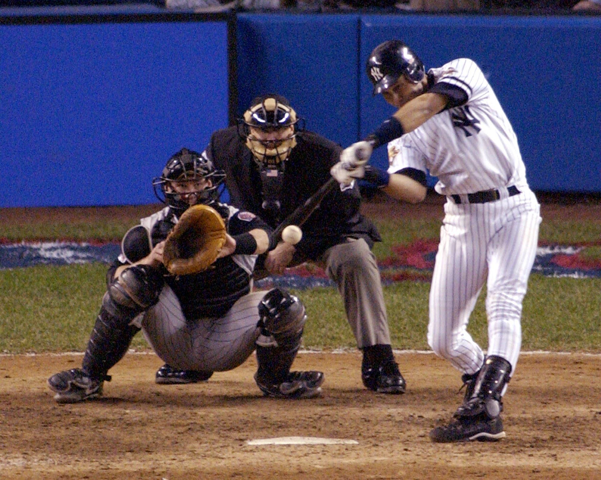 Derek Jeter hits a walk-off home run in the bottom of the 10th to even the 2001 World Series at 2-2.undefined