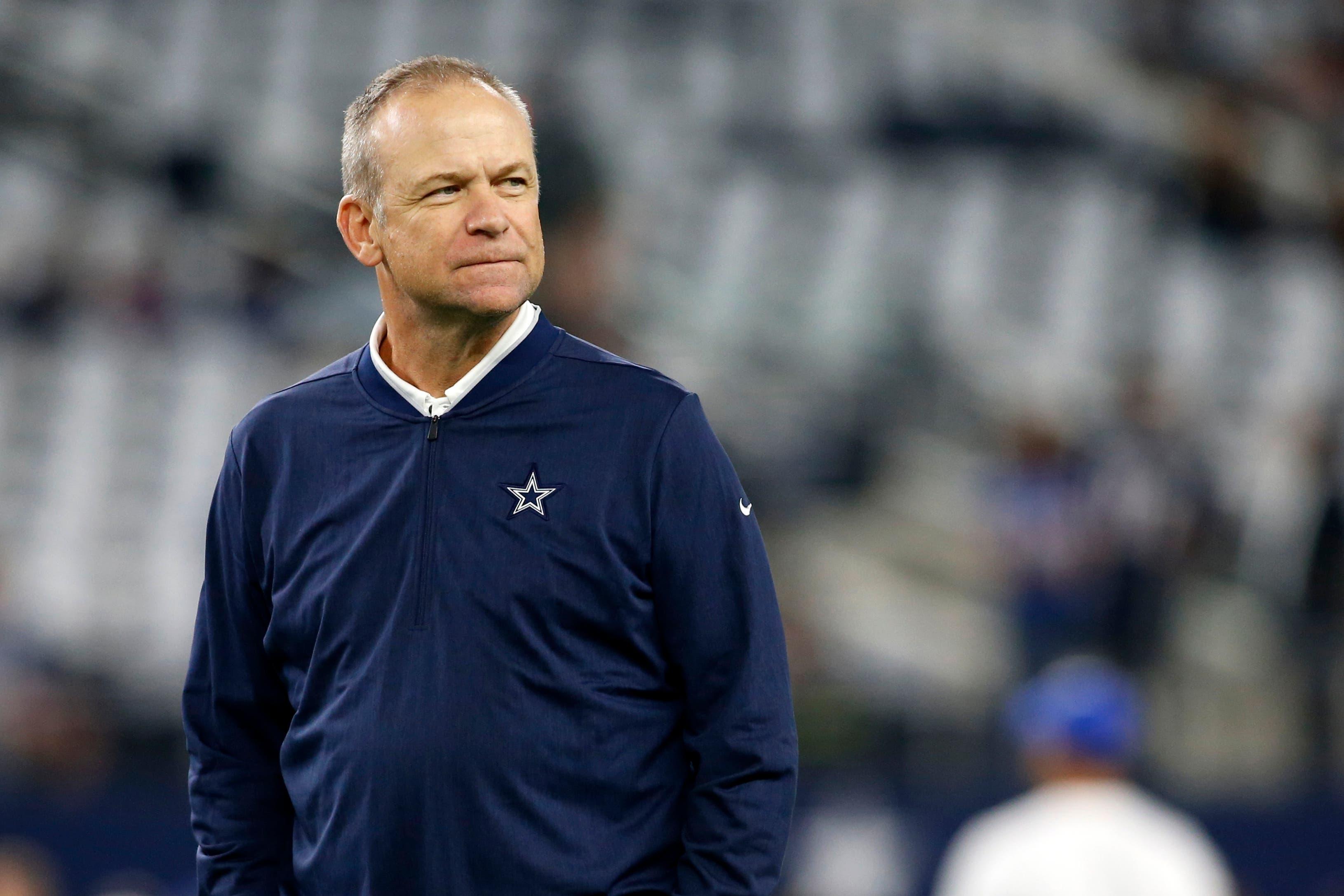 Sep 16, 2018; Arlington, TX, USA; Dallas Cowboys offensive coordinator Scott Linehan on the field before the game against the New York Giants at AT&T Stadium. Mandatory Credit: Tim Heitman-USA TODAY Sports / Tim Heitman