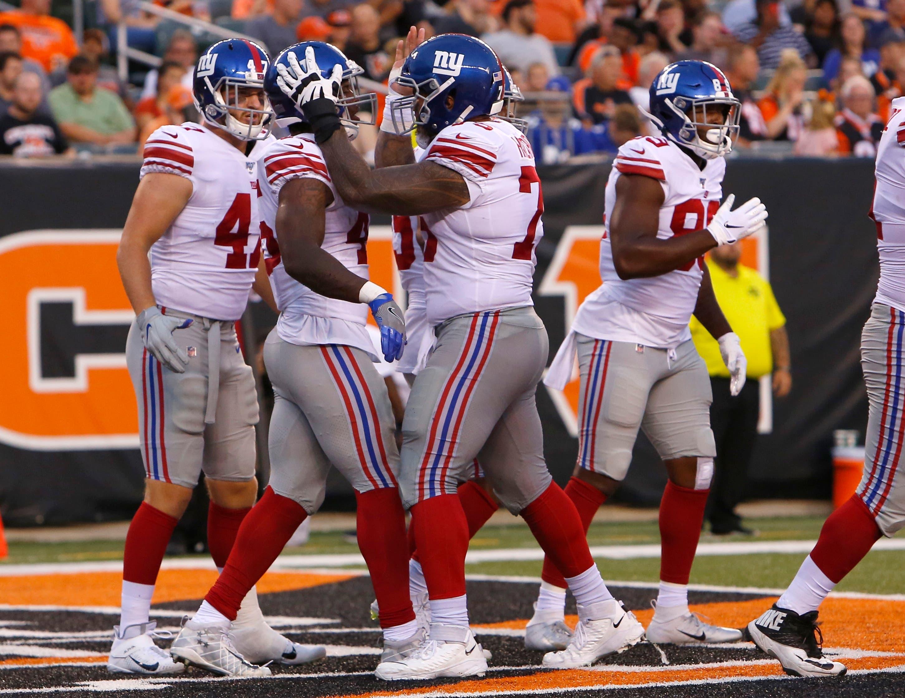 New York Giants running back Rod Smith (45) reacts with center Jon Halapio (75) after scoring a touchdown against the Cincinnati Bengals during the first half at Paul Brown Stadium. / David Kohl/USA TODAY Sports