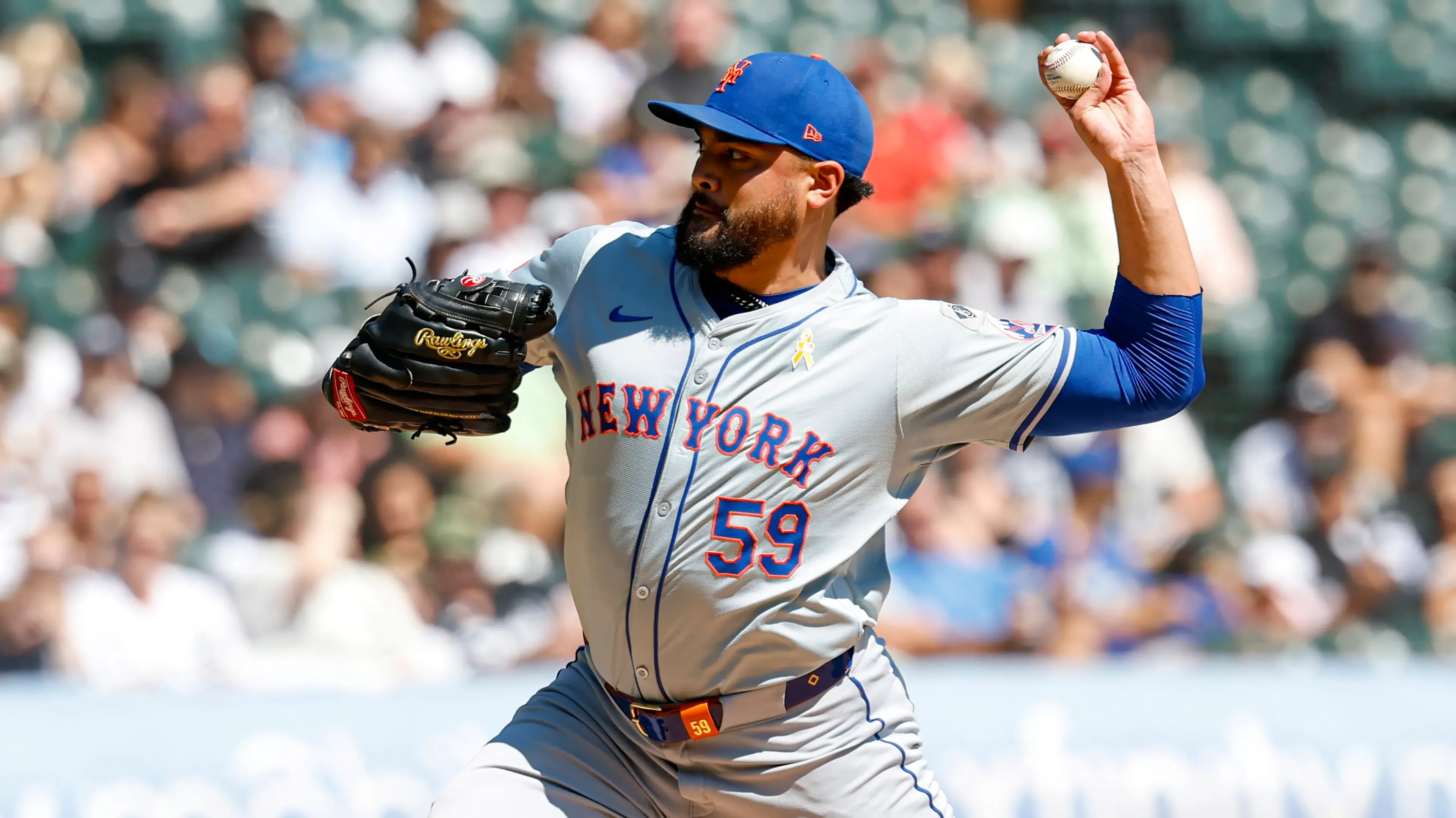 New York Mets starting pitcher Sean Manaea (59) delivers a pitch against the Chicago White Sox during the first inning at Guaranteed Rate Field. / Kamil Krzaczynski-USA TODAY Sports