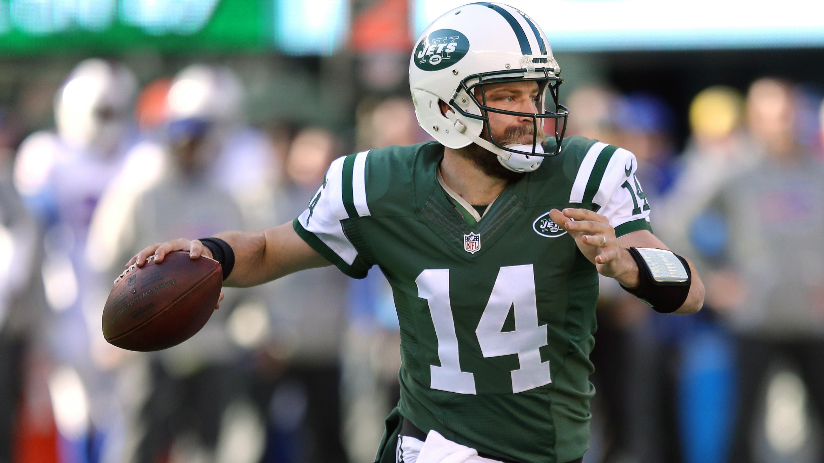 New York Jets quarterback Ryan Fitzpatrick (14) looks to pass against the Buffalo Bills during the first quarter at MetLife Stadium.