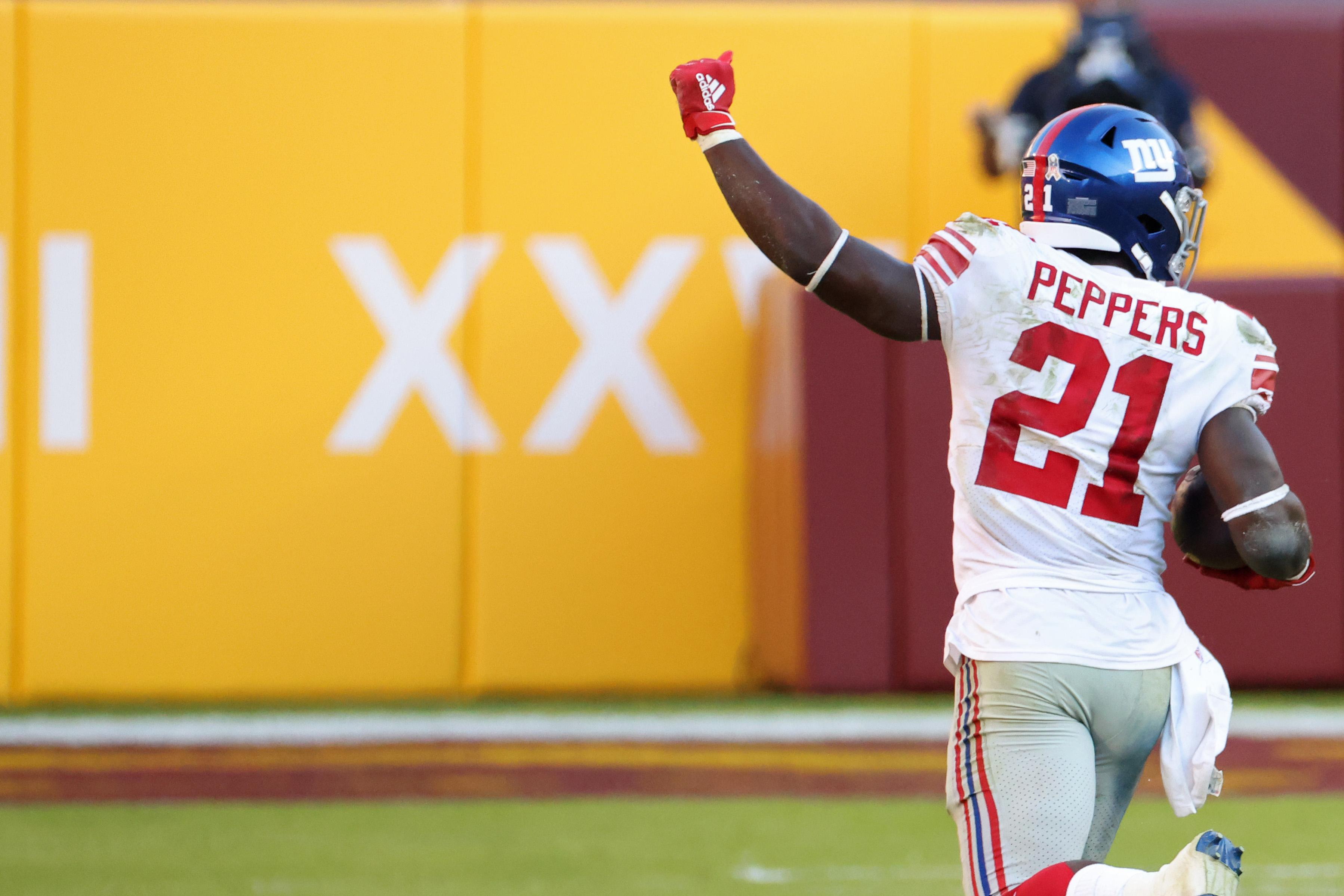 Nov 8, 2020; Landover, Maryland, USA; New York Giants strong safety Jabrill Peppers (21) celebrates after an interception against the Washington Football Team in the fourth quarter at FedExField. / © Geoff Burke-USA TODAY Sports