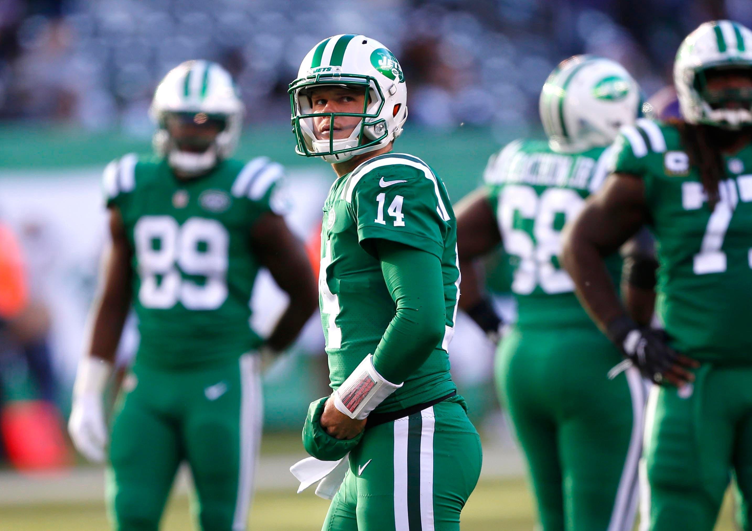 Oct 21, 2018; East Rutherford, NJ, USA; New York Jets quarterback Sam Darnold (14) during the second half against the Minnesota Vikings at MetLife Stadium. Mandatory Credit: Noah K. Murray-USA TODAY Sports / Noah K. Murray