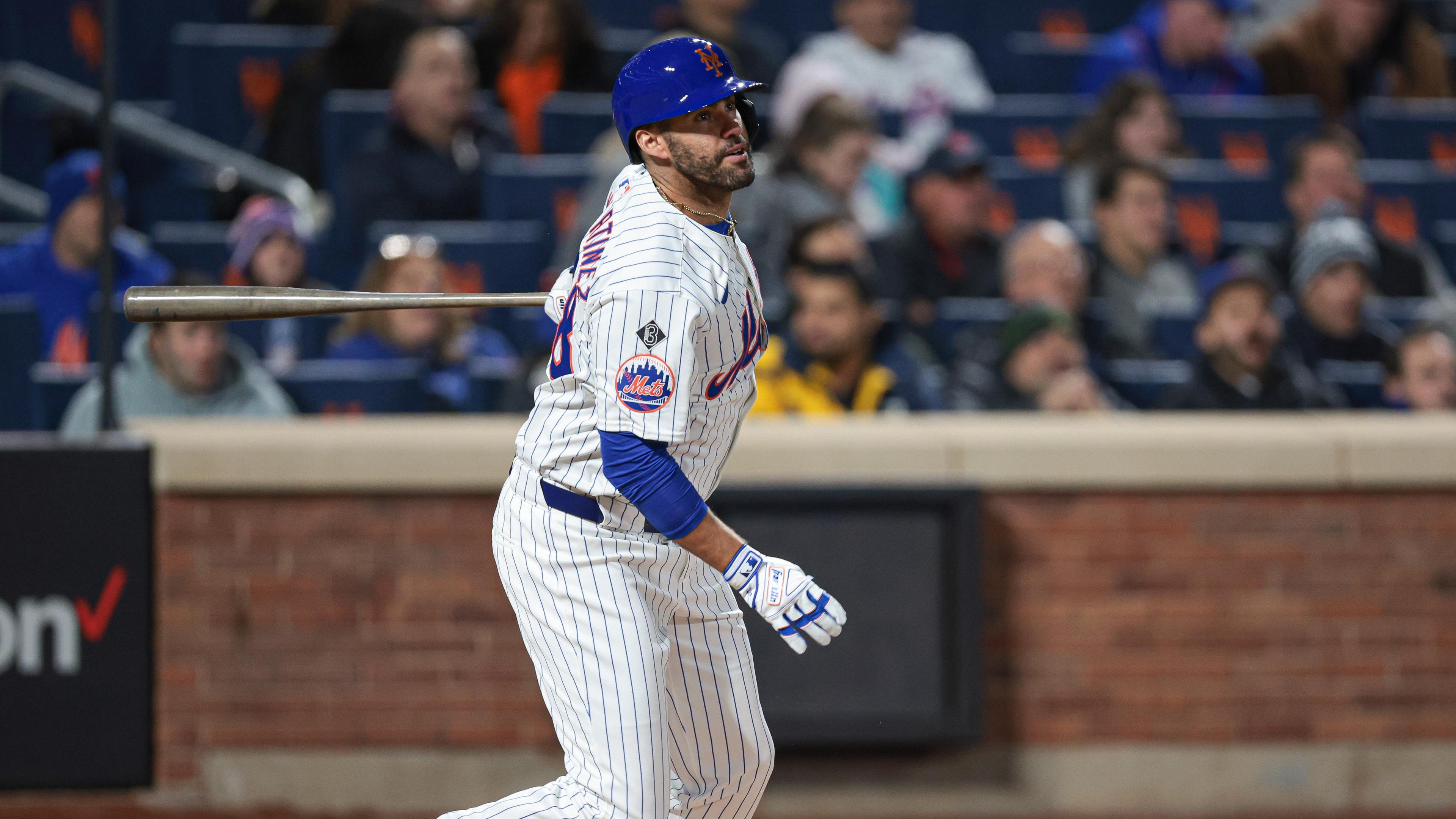 New York Mets designated hitter J.D. Martinez (28) hits an RBI double during the sixth inning against the St. Louis Cardinals at Citi Field. / Vincent Carchietta-USA TODAY Sports