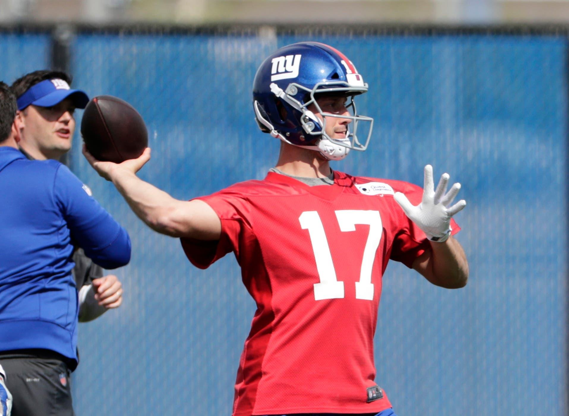 New York Giants quarterback Kyle Lauletta throw a pass during NFL football rookie camp Friday, May 11, 2018, in East Rutherford, N.J. (AP Photo/Frank Franklin II) / Frank Franklin II/AP