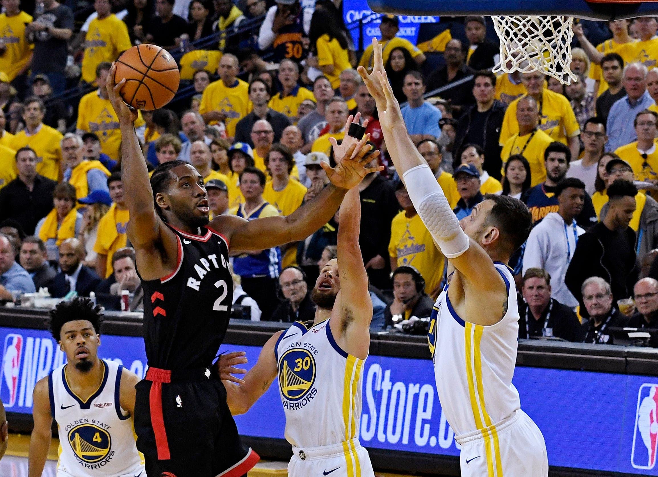 Jun 5, 2019; Oakland, CA, USA; Toronto Raptors forward Kawhi Leonard (2) shoots the ball against Golden State Warriors guard Stephen Curry (30) in game three of the 2019 NBA Finals at Oracle Arena. Mandatory Credit: Kyle Terada-USA TODAY Sports / Kyle Terada