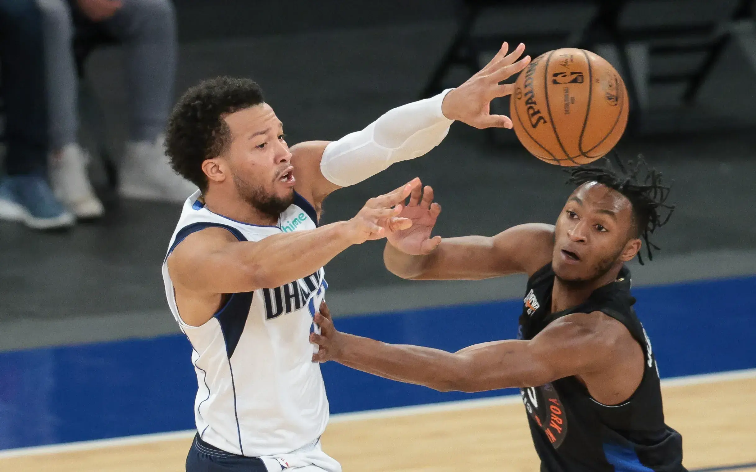 Apr 2, 2021; New York, New York, USA; Dallas Mavericks guard Jalen Brunson (13) passes the ball against New York Knicks guard Immanuel Quickley (5) during the second half at Madison Square Garden. Mandatory Credit: Vincent Carchietta-USA TODAY Sports / © Vincent Carchietta-USA TODAY Sports